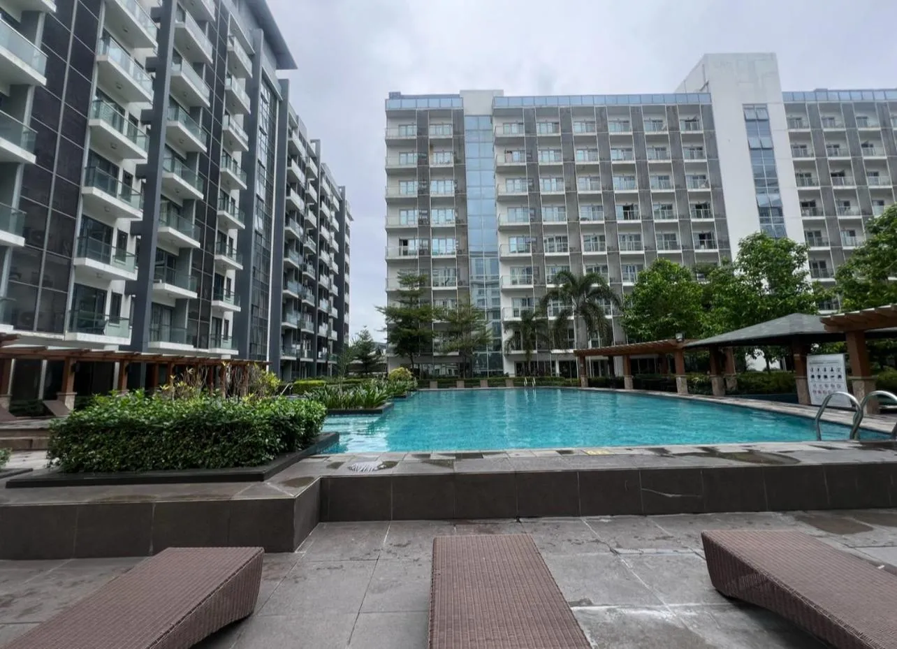 Cozy Condo at Eighty One Newport Blvd across NAIA Terminal 3