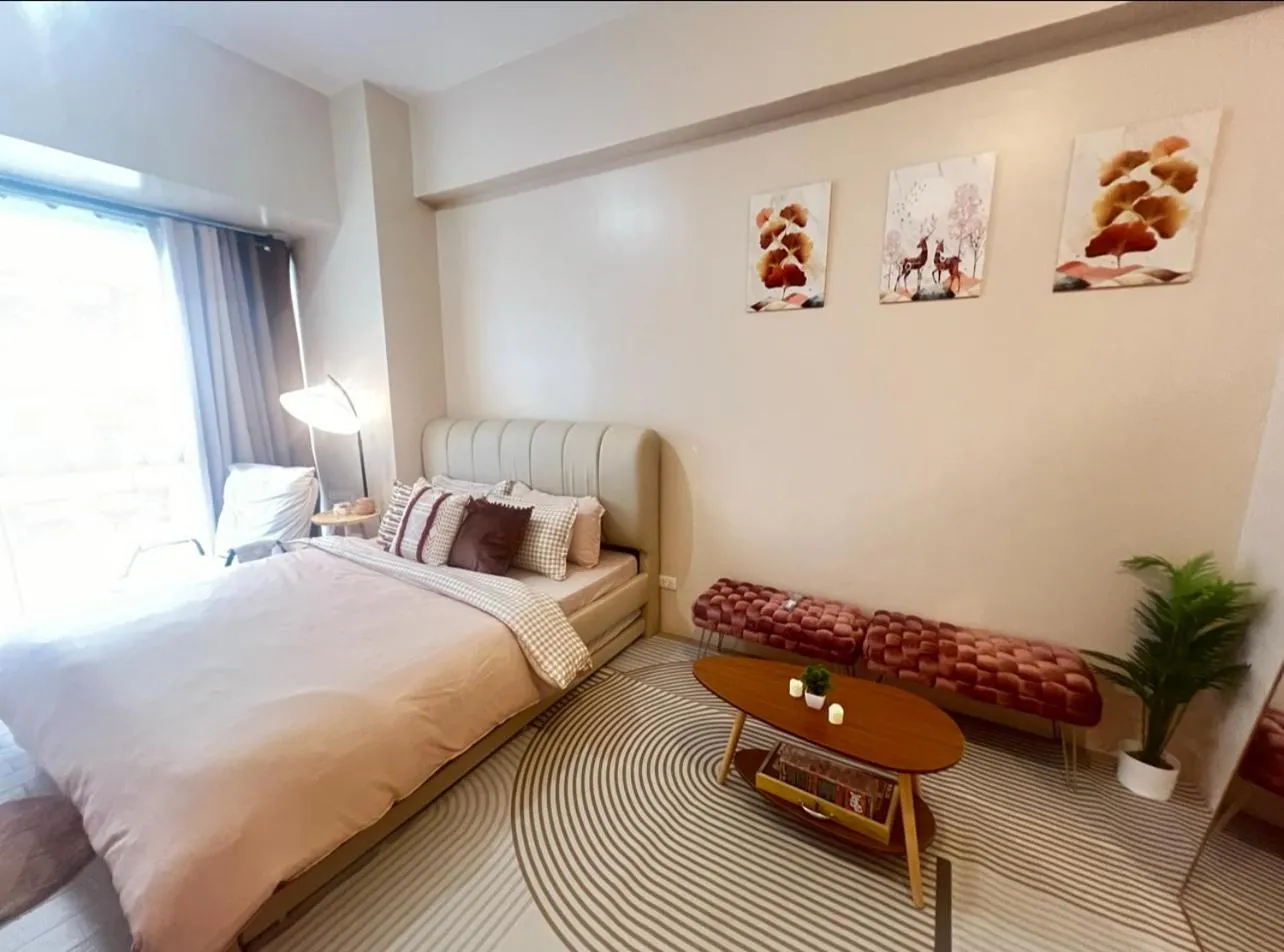 Bed in Cozy Condo at Eighty One Newport Blvd across NAIA Terminal 3