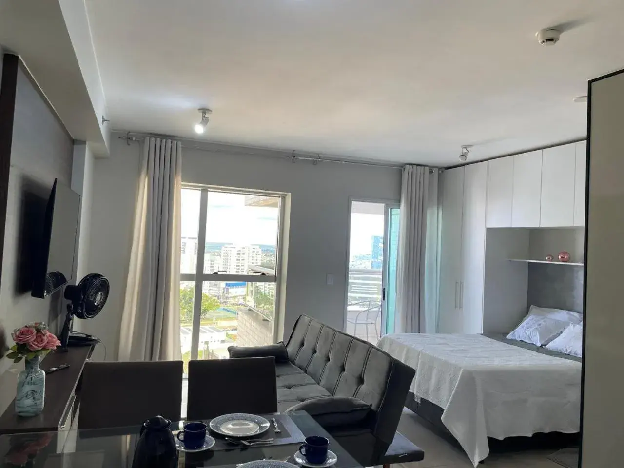 Apartamento Águas Claras, 13⁰ andar, nascente. Vista livre. Wi-Fi veloz. Academia e piscina. Apartamento Águas Claras, 13⁰ andar, nascente. Vista livre. Wi-Fi veloz. Academia e piscina.