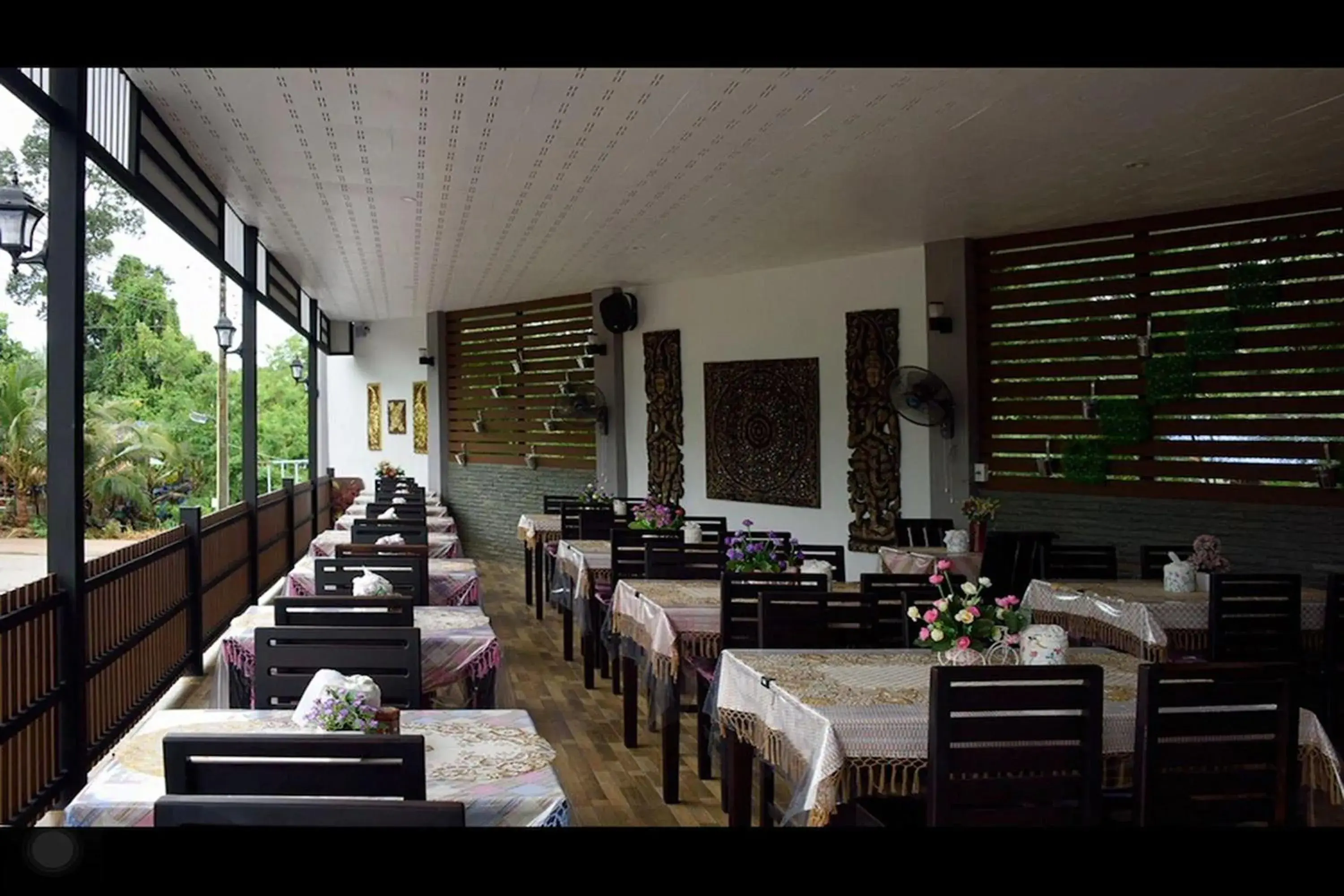Restaurant/places to eat in Pleai Ta Lea Resort Restaurant/places to eat in Pleai Ta Lea Resort