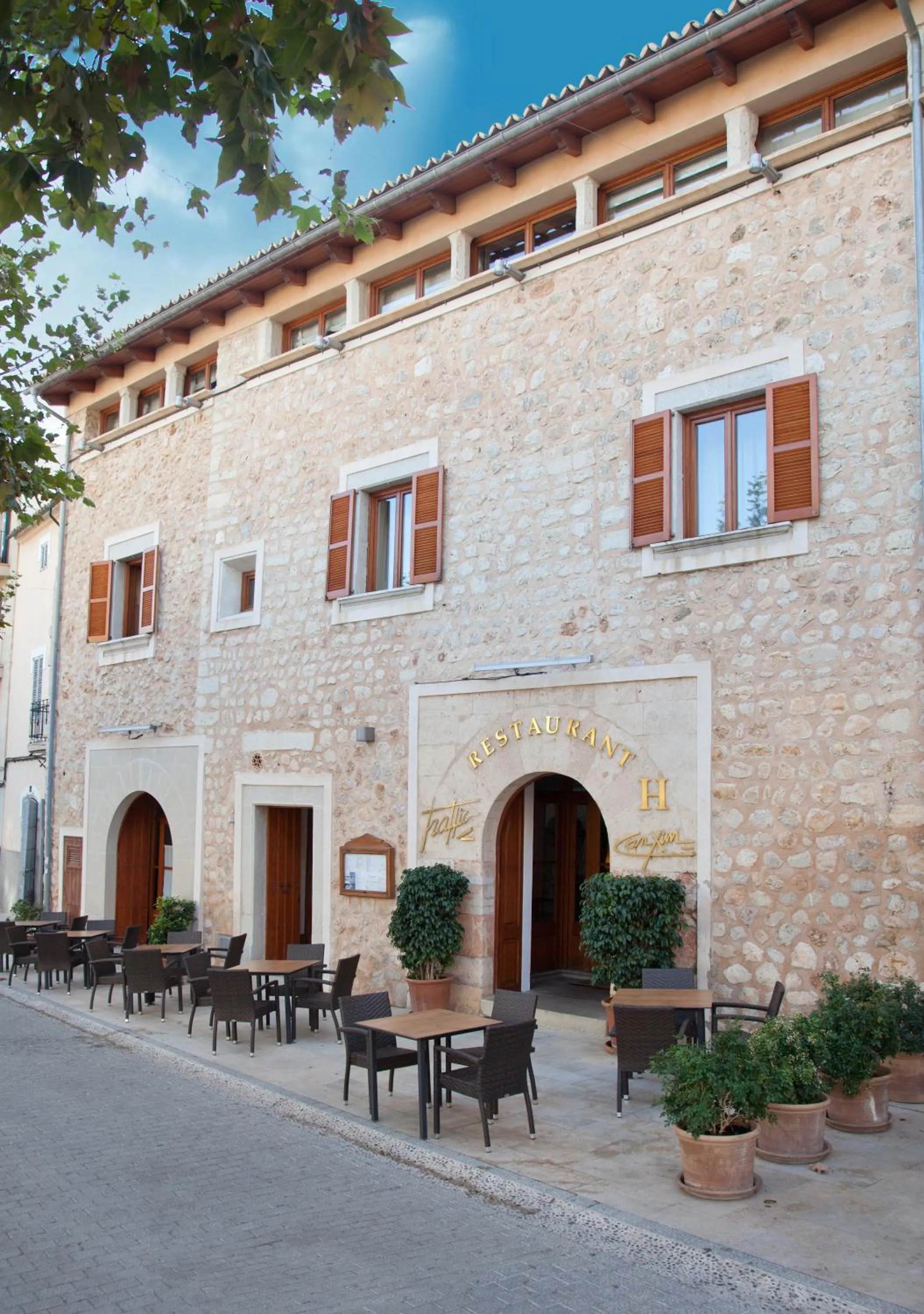 Facade/entrance in Can Xim-Turismo de Interior