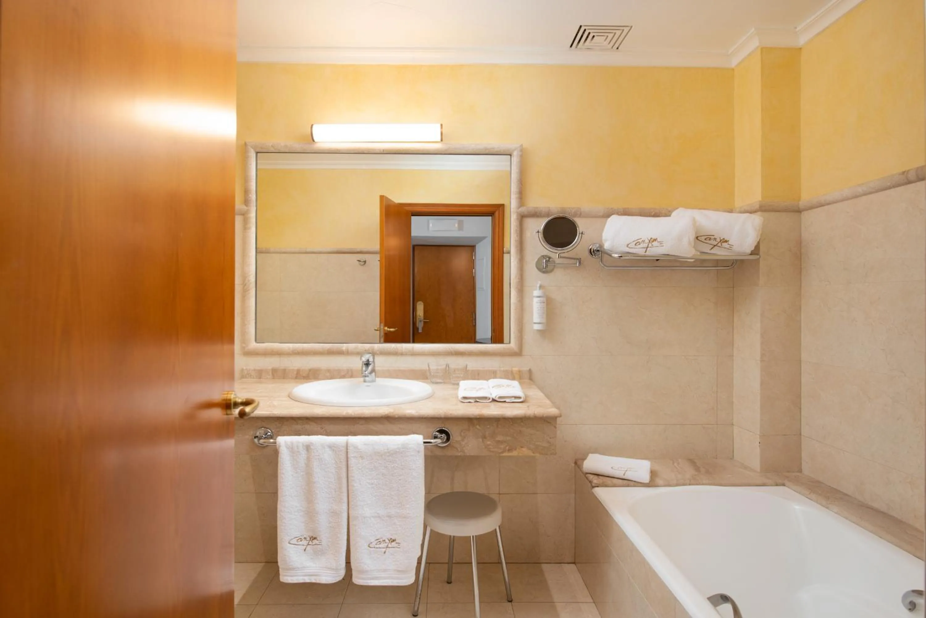 Bathroom in Can Xim-Turismo de Interior
