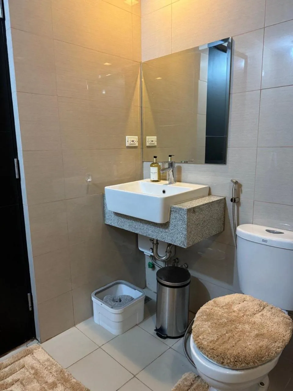 Stylish 1BR Near Airport Facing the Bay - 7b