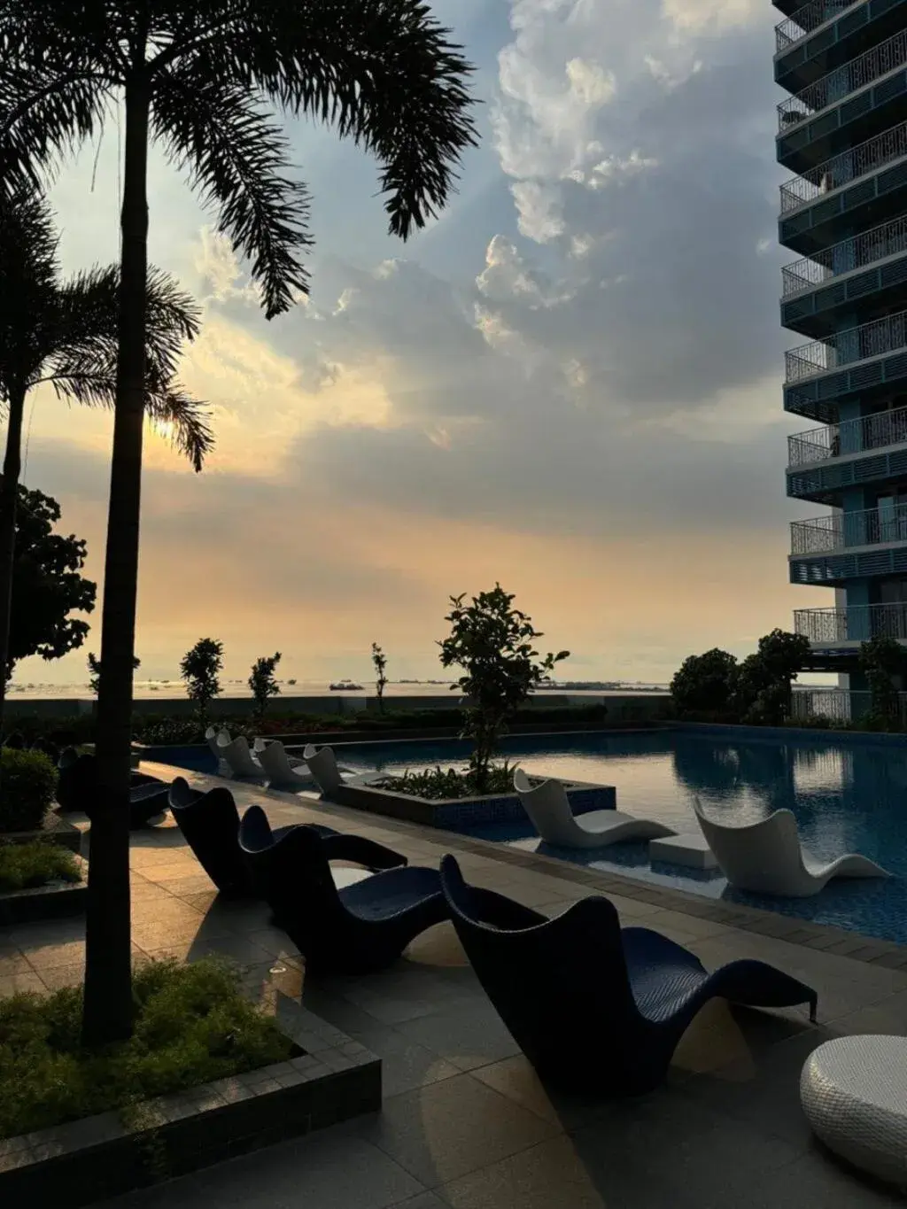 Stylish 1BR Near Airport Facing the Bay - 7b Stylish 1BR Near Airport Facing the Bay - 7b