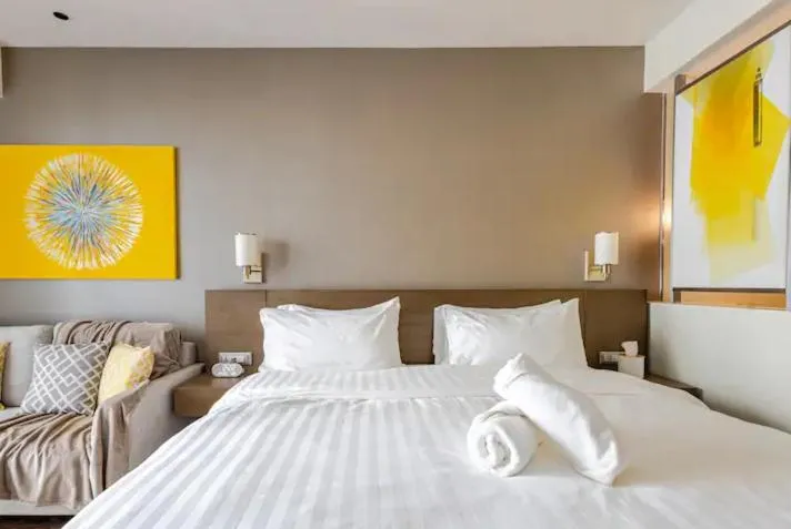 Novotel Suites Manila Aqua Residences Near Makati by Hamodi'sCrib