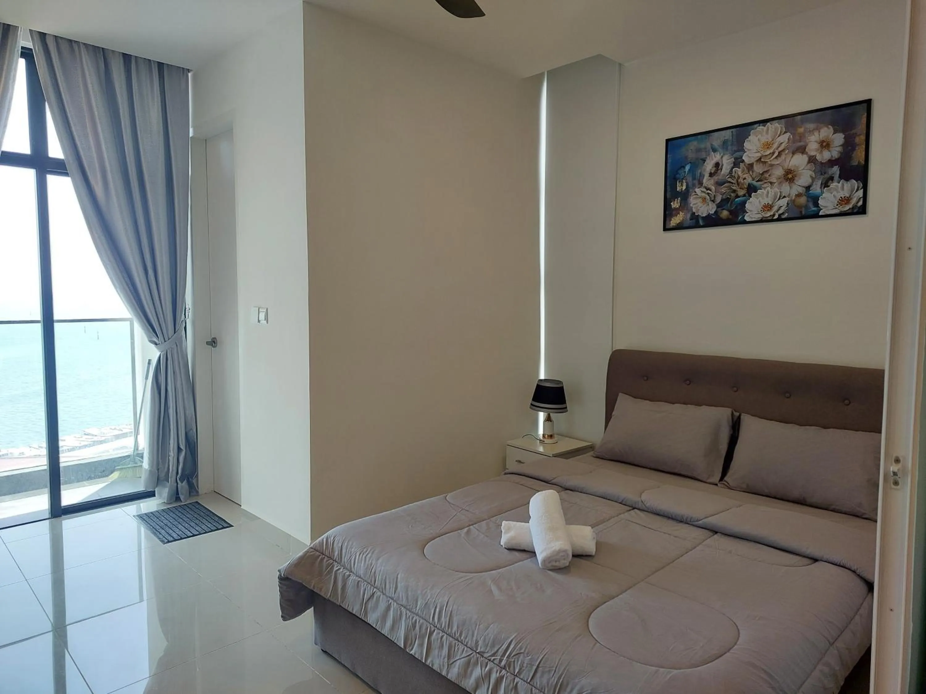 Bed in The Shore Kota Kinabalu City Centre By San's Suites