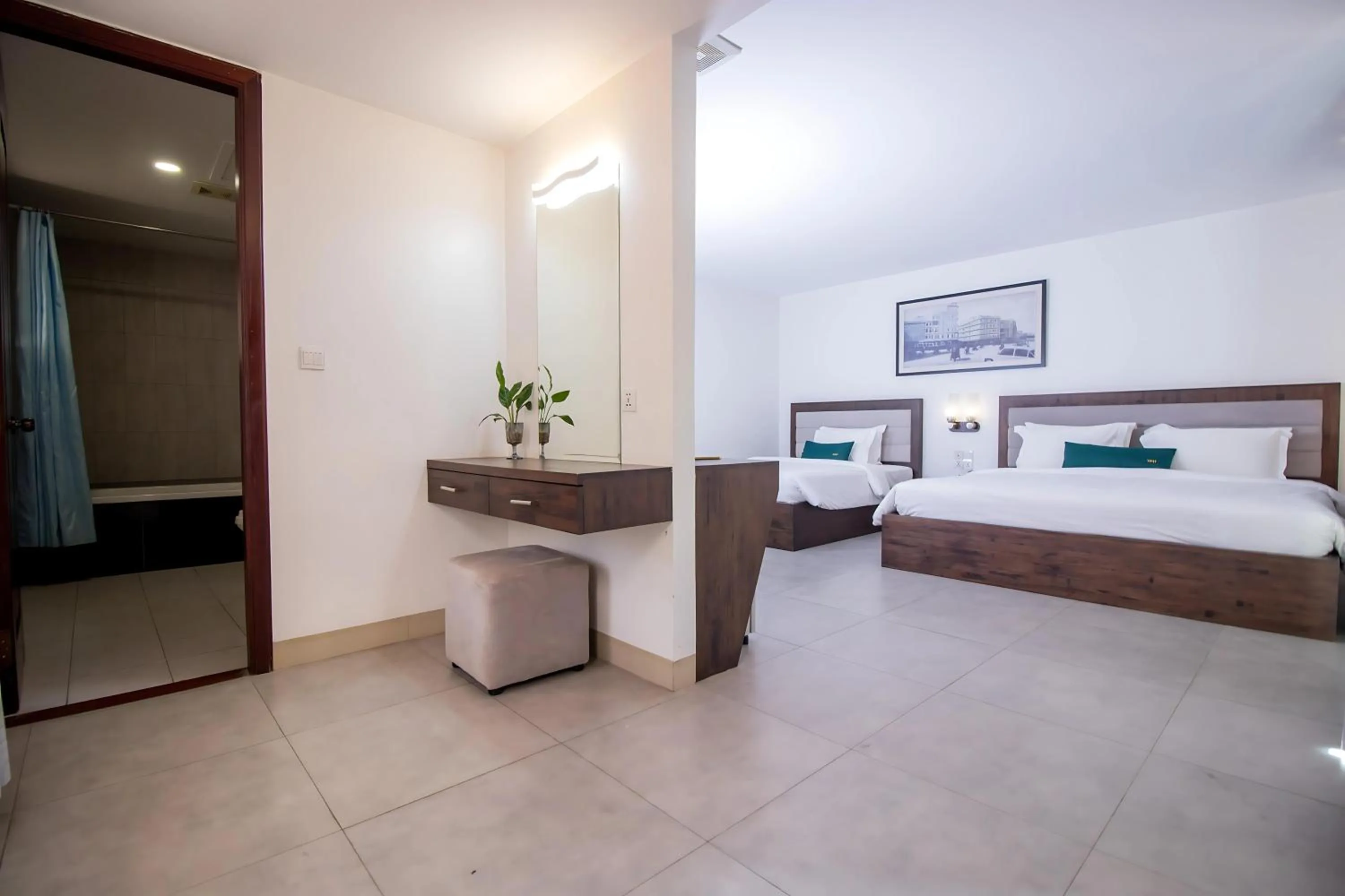 Photo of the whole room, Bed in Vrest Hotel