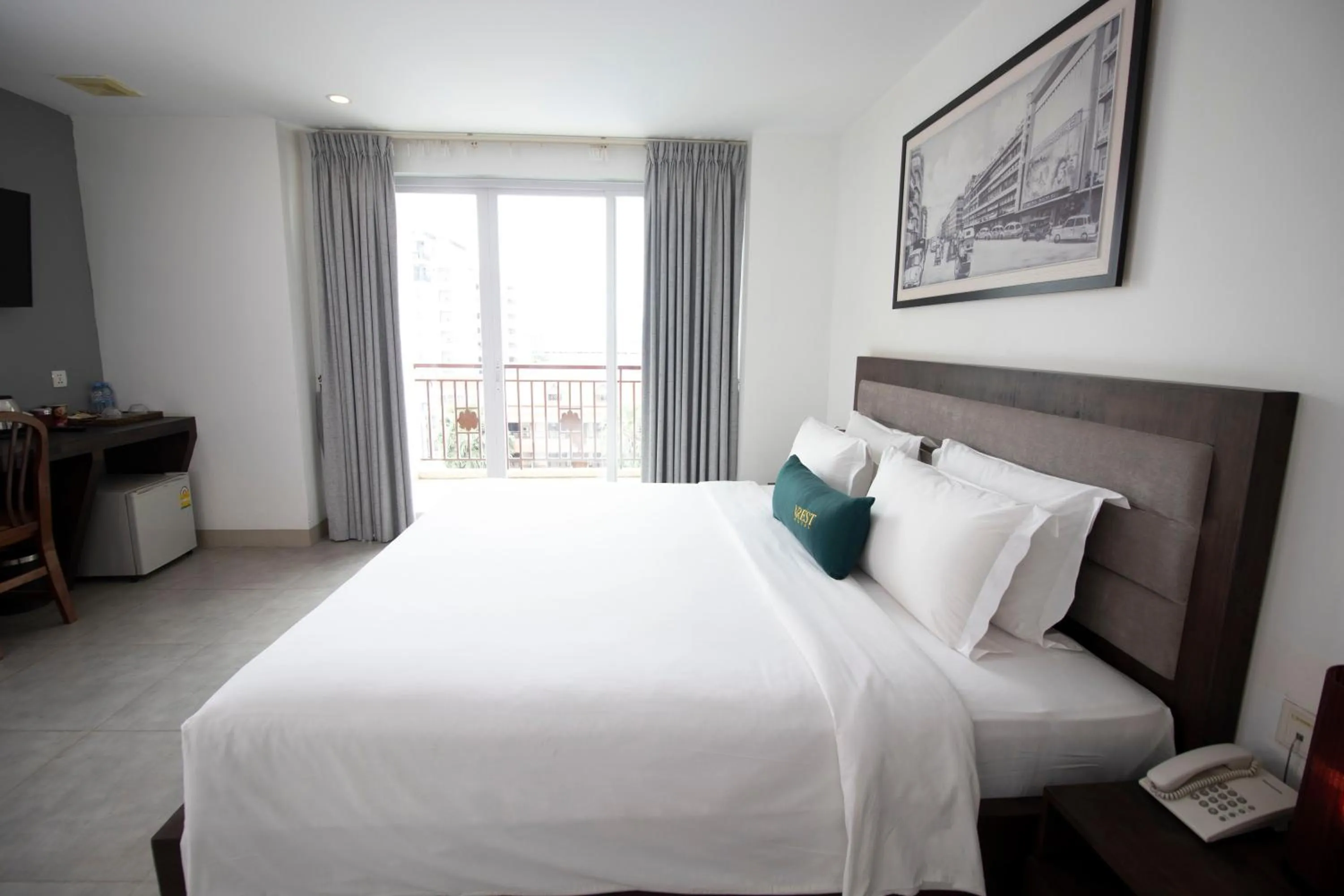 City view, Bed in Vrest Hotel