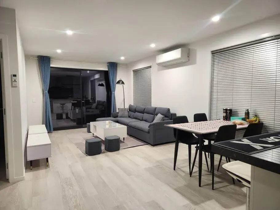 New Modern Townhouse Near Town& Beach New Modern Townhouse Near Town& Beach