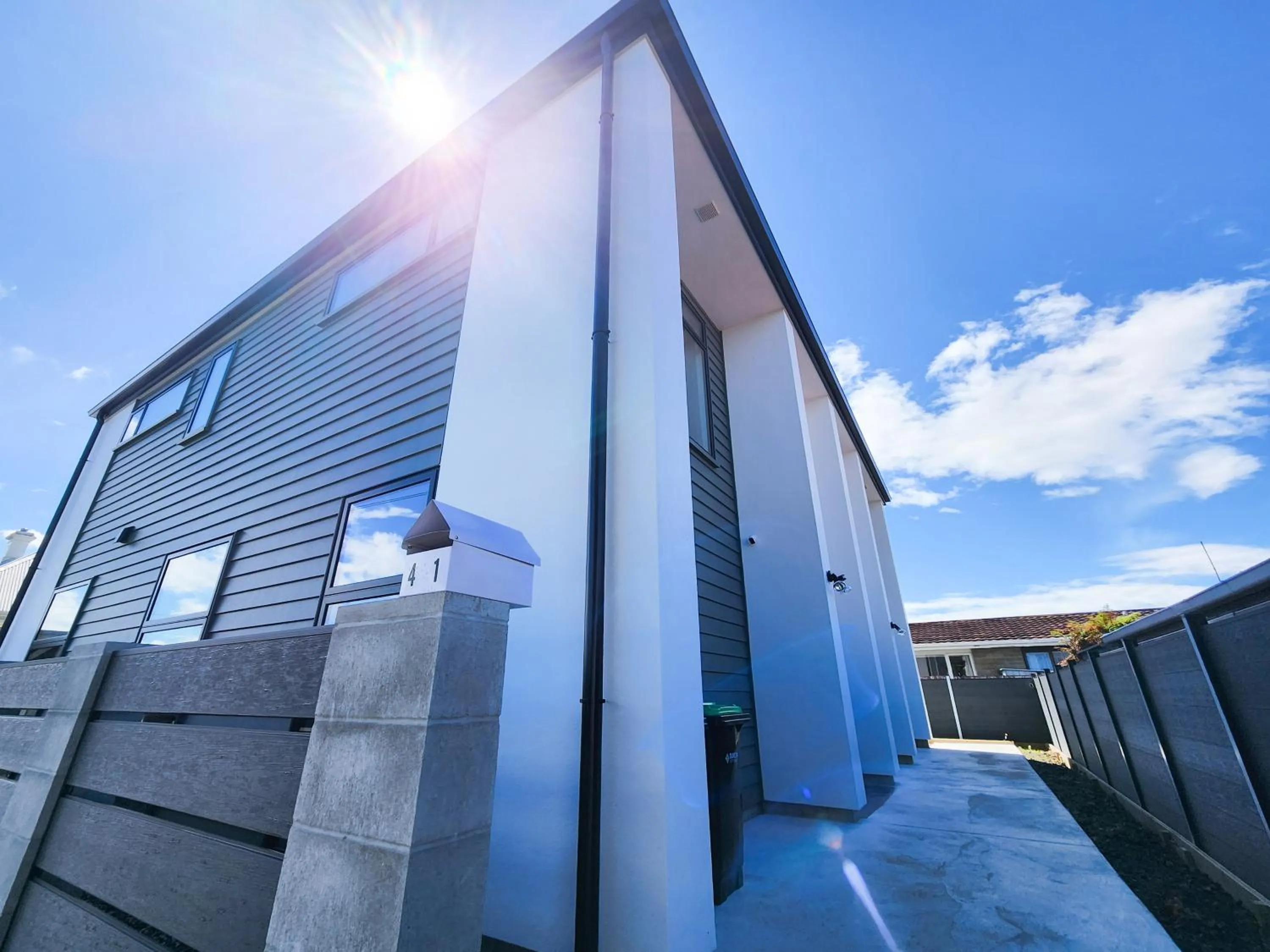 Two-Bedroom Apartment in New Modern Townhouse Near Town& Beach