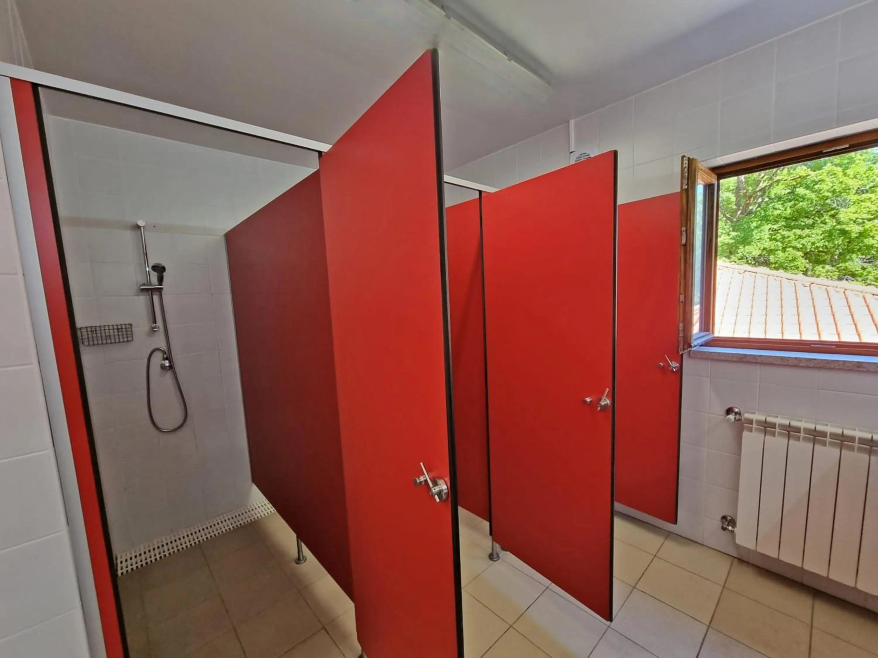 Shower in HI Geres - Pousada de Juventude do Gerês