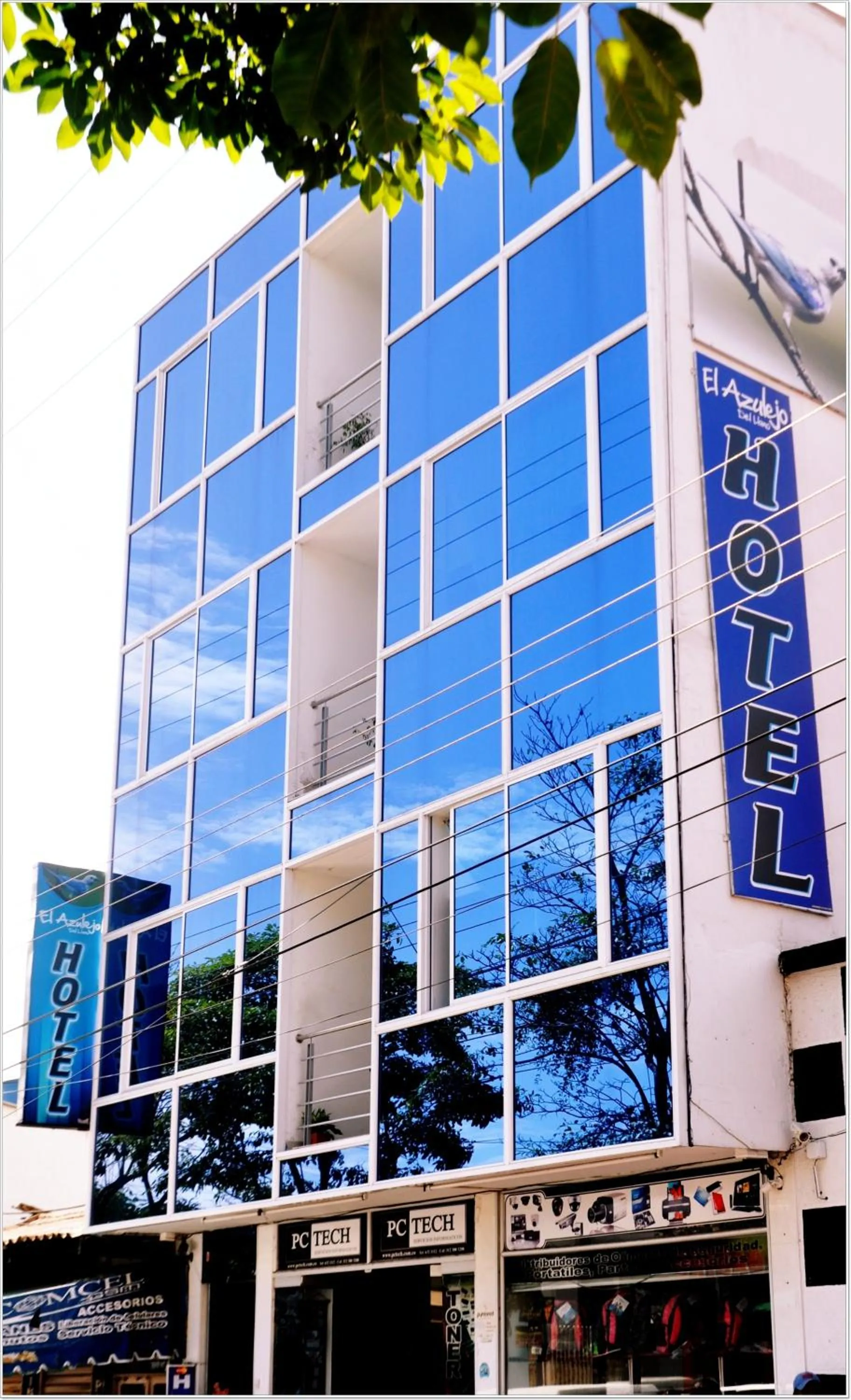 Facade/entrance in Hotel Azulejo del Llano