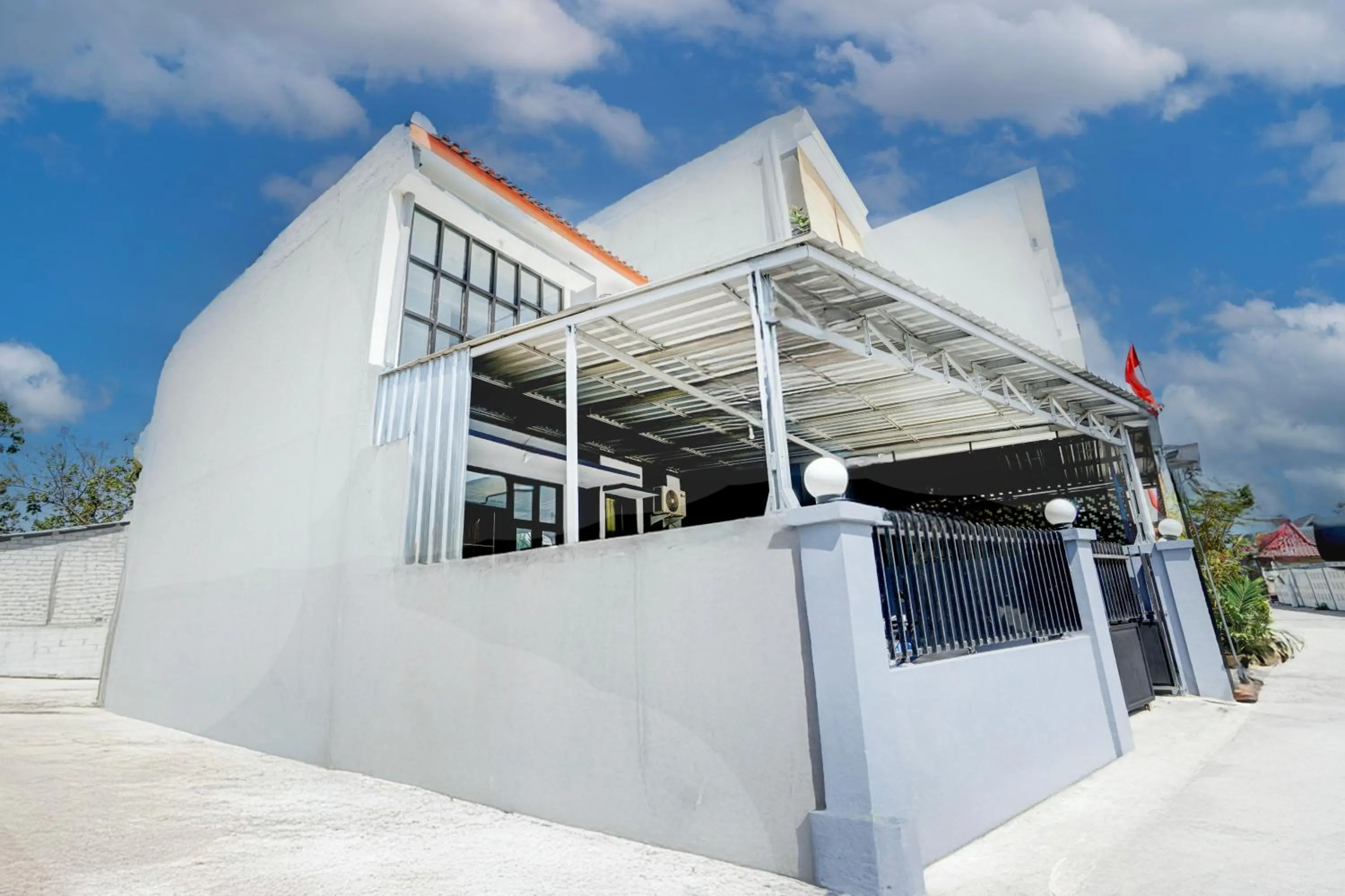 Property building in Hotel O MIOXIO Syariah Kost