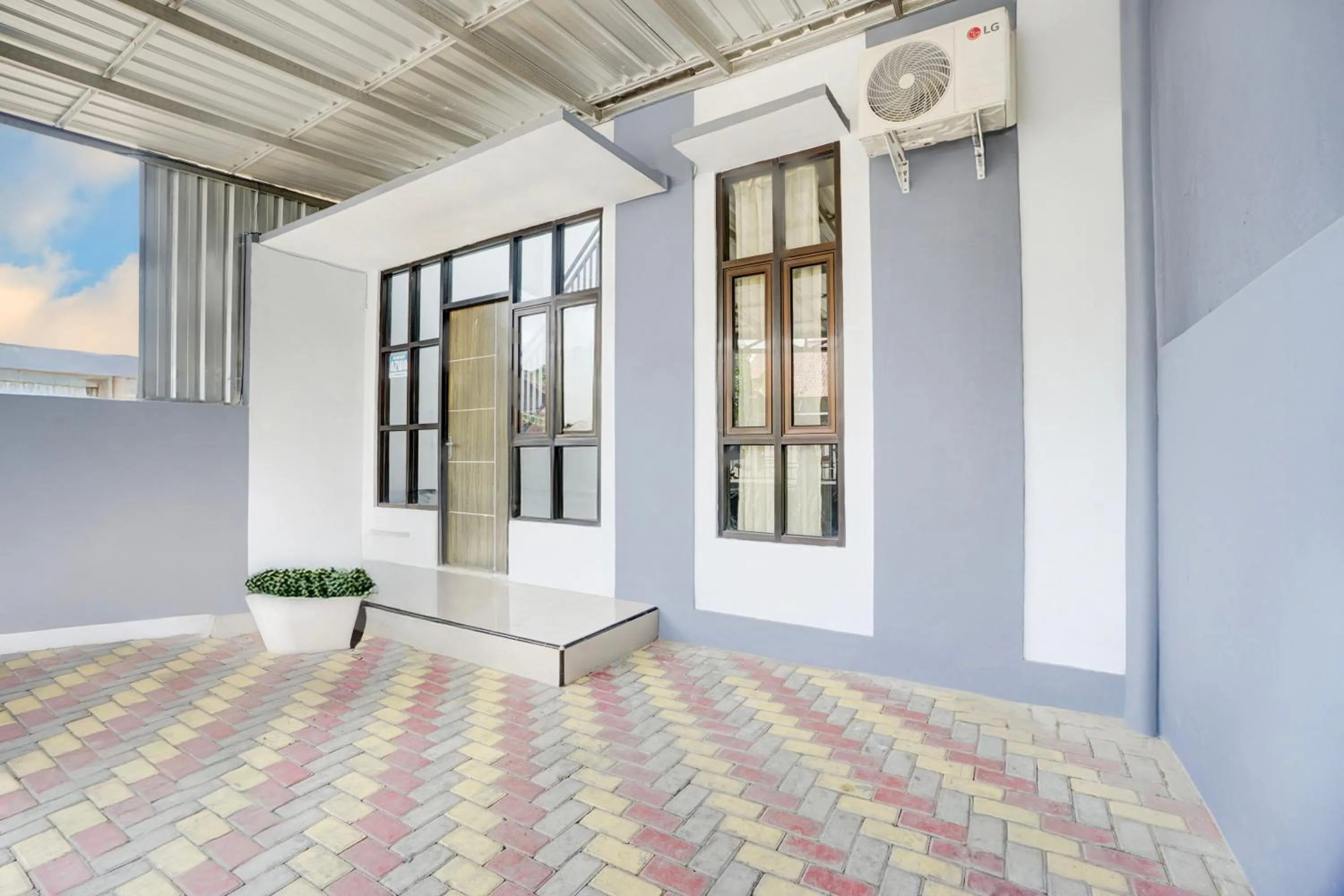 Parking, Bed in Hotel O MIOXIO Syariah Kost