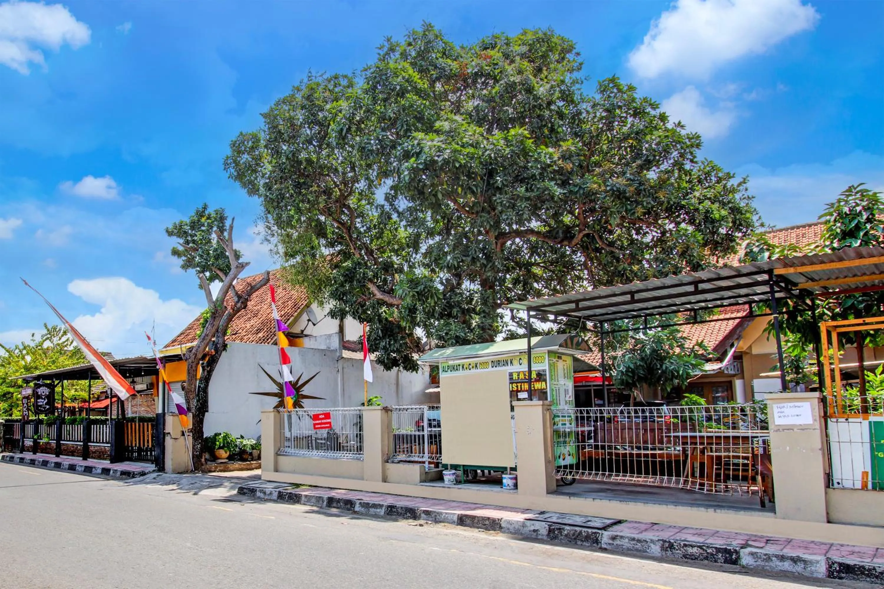 Property building in Hotel O Homestay Alqid Syariah