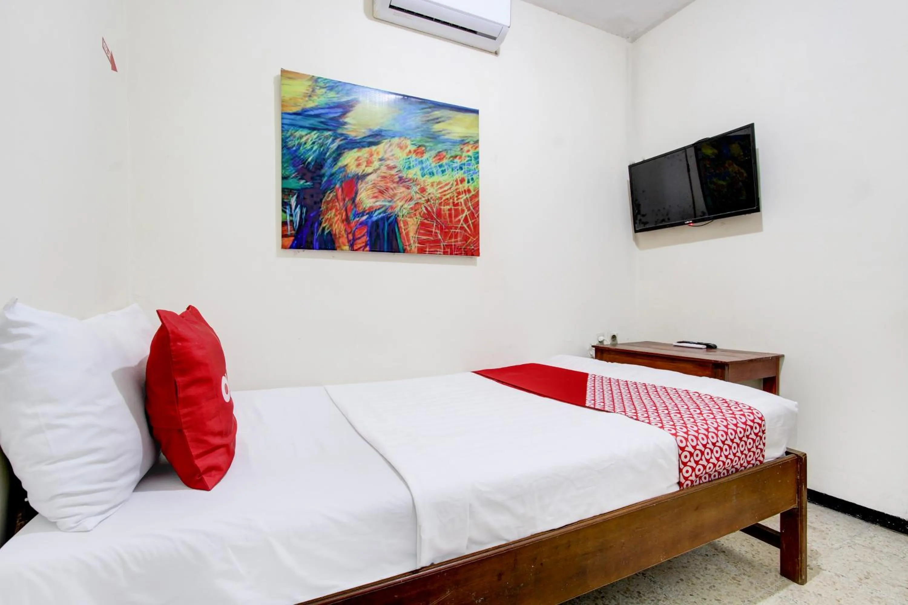 Photo of the whole room, Bed in Hotel O Homestay Alqid Syariah