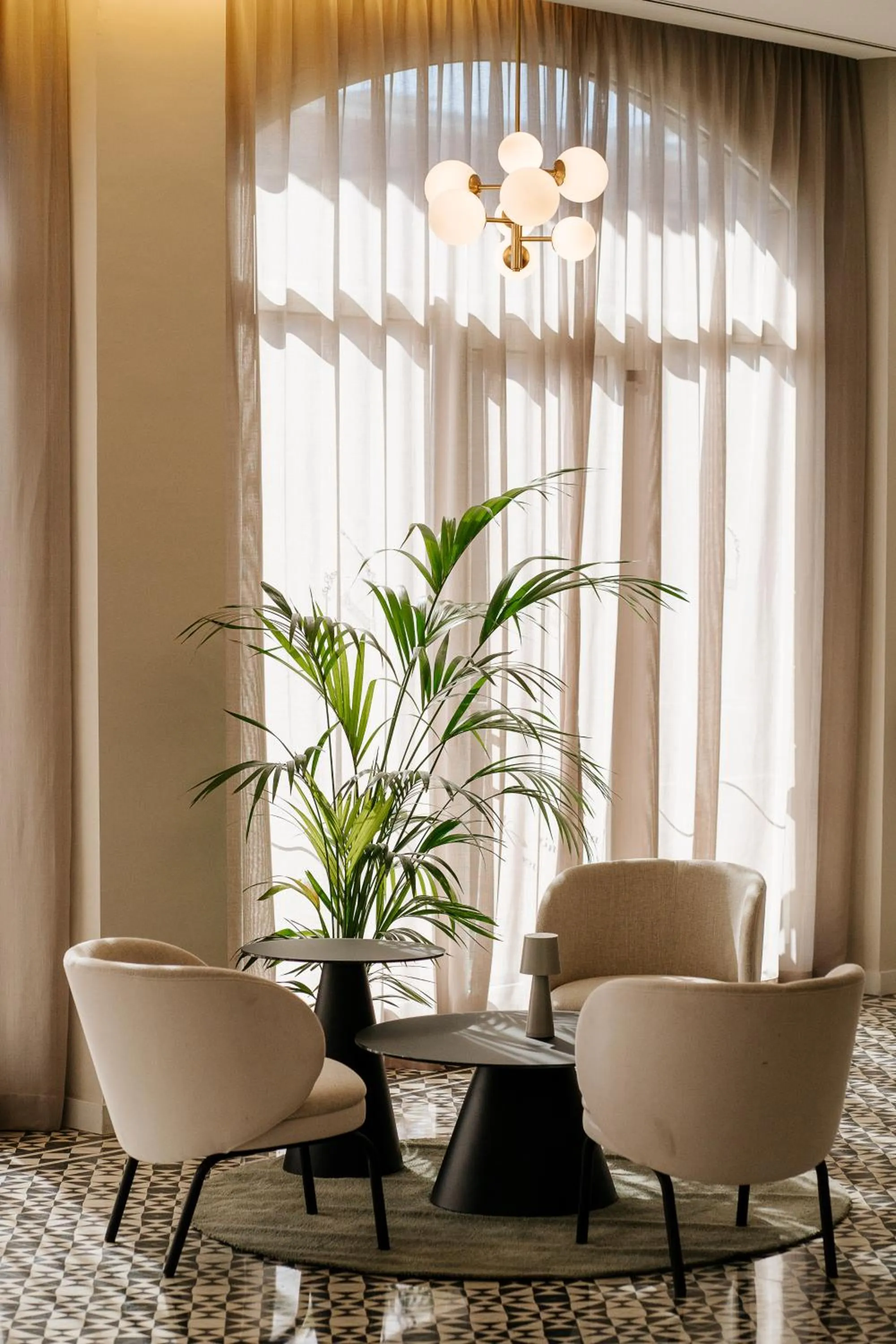 Seating area in Hotel Reveron Plaza