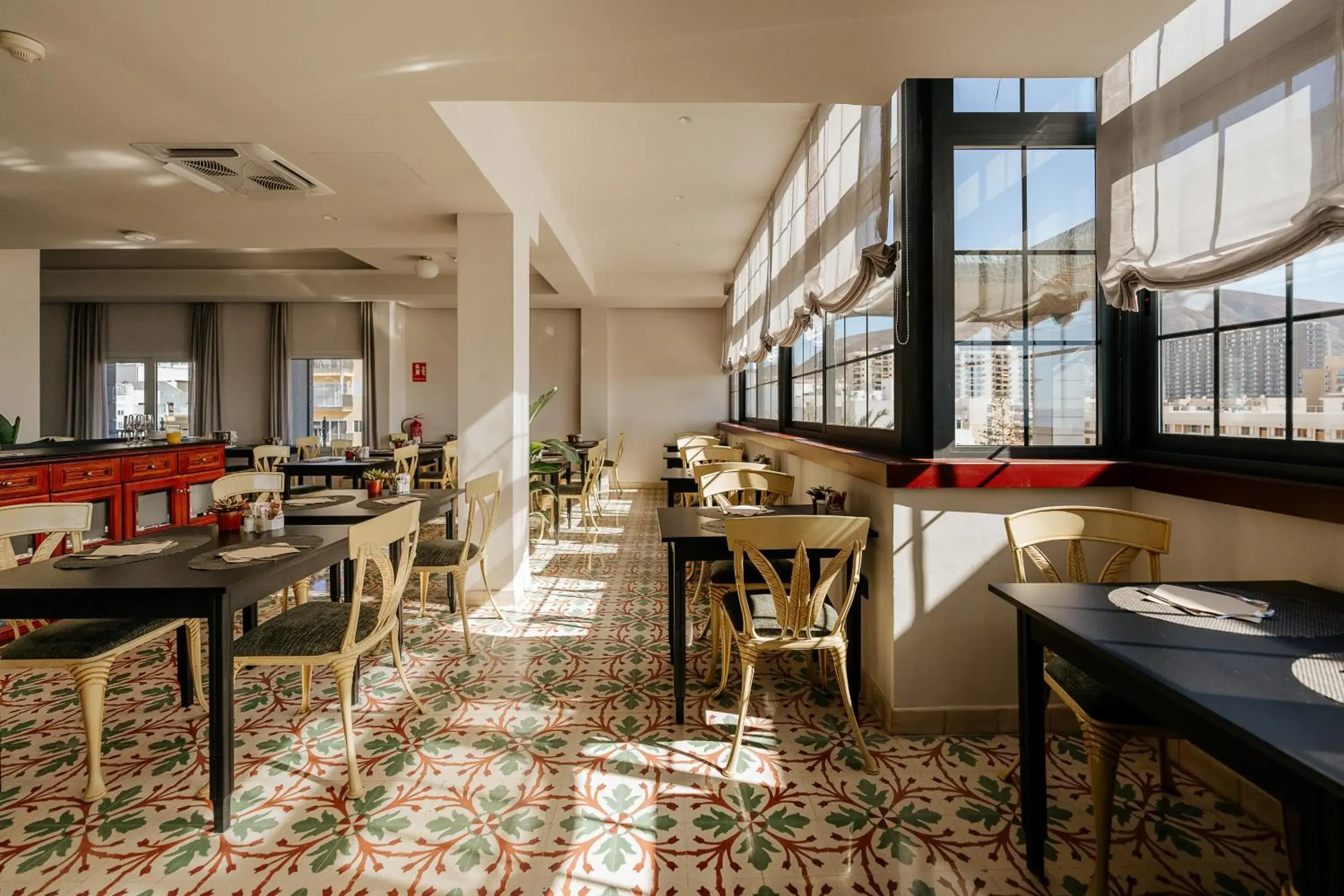 Restaurant/places to eat in Hotel Reveron Plaza Restaurant/places to eat in Hotel Reveron Plaza
