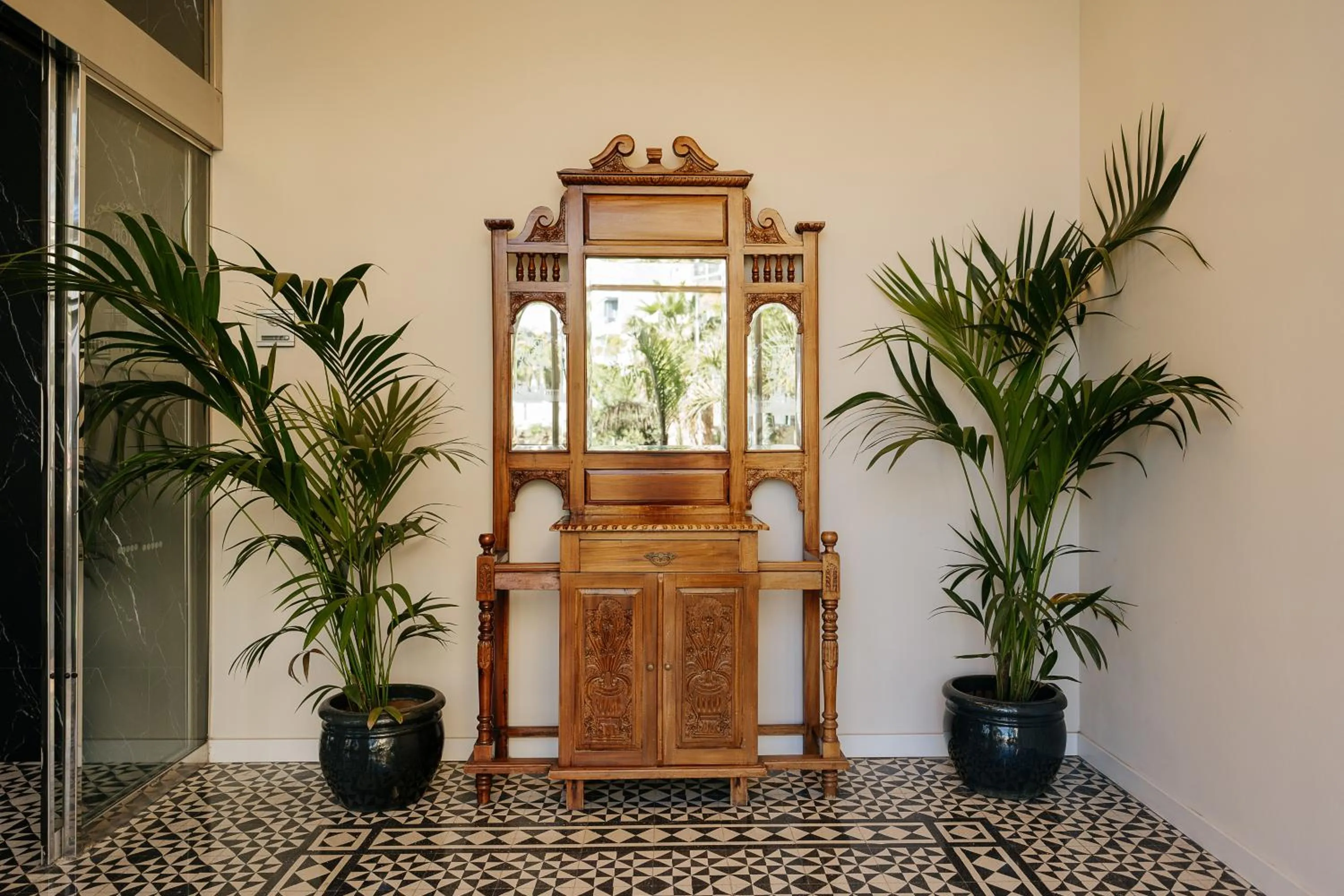 Decorative detail in Hotel Reveron Plaza