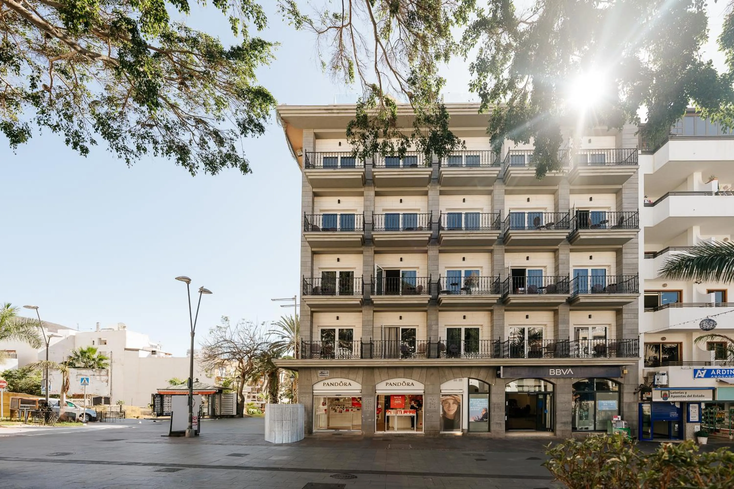 Property building in Hotel Reveron Plaza