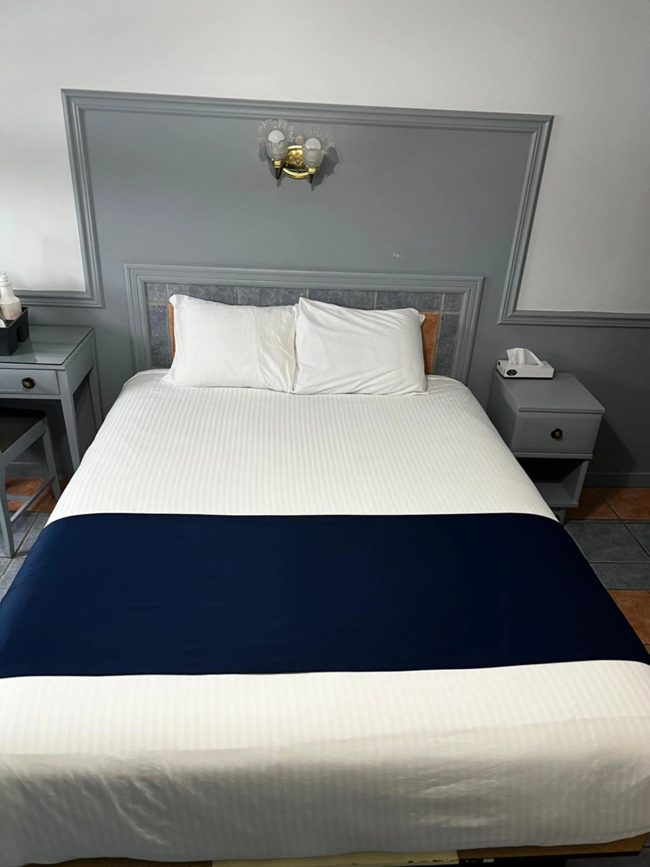 Bed in Motel Le Refuge