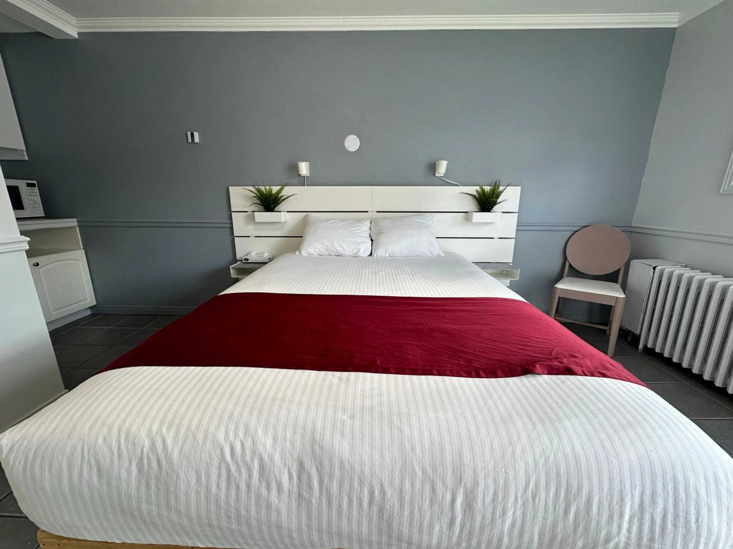 Bed in Motel Le Refuge