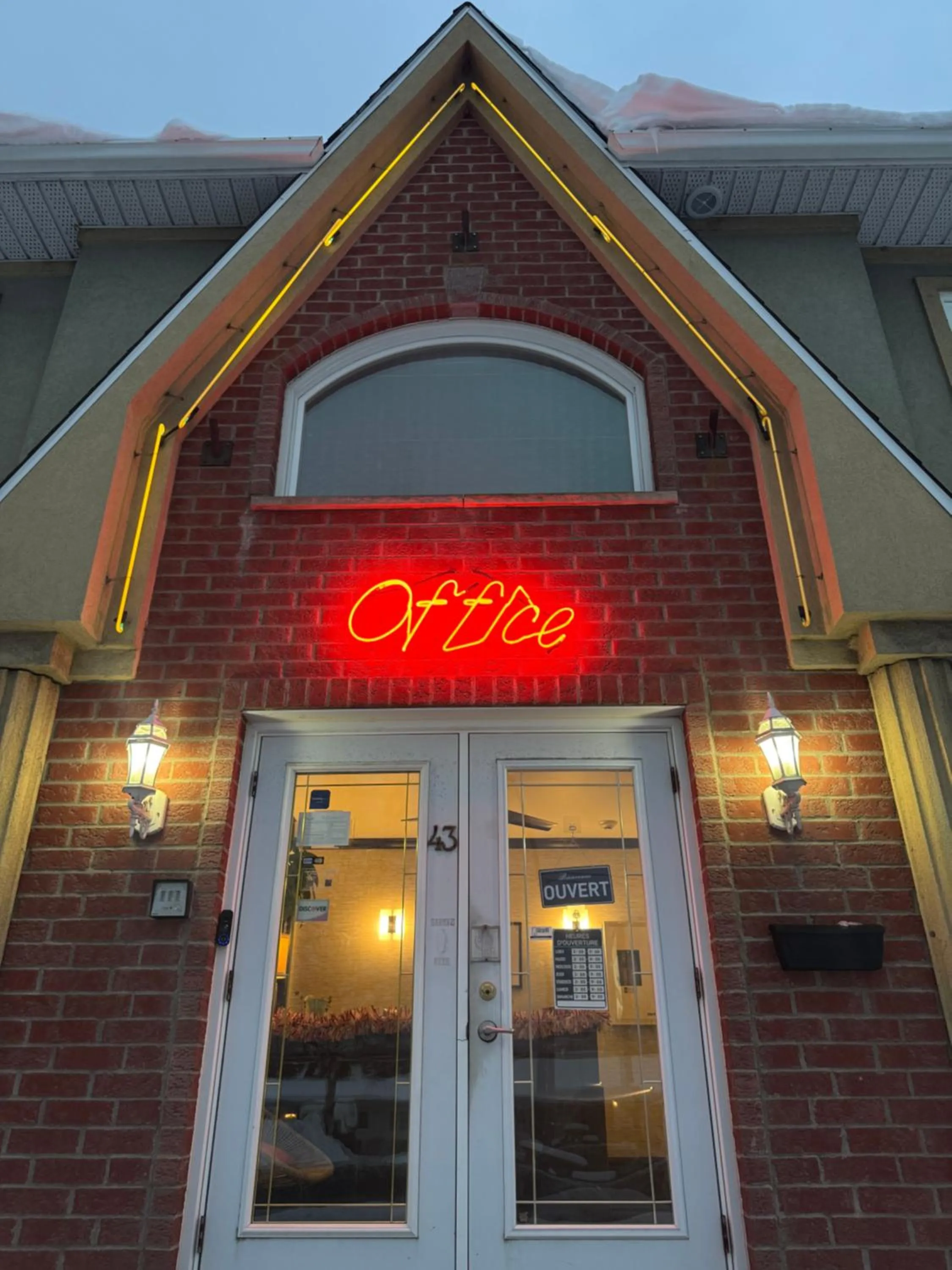 Facade/entrance in Motel Le Refuge