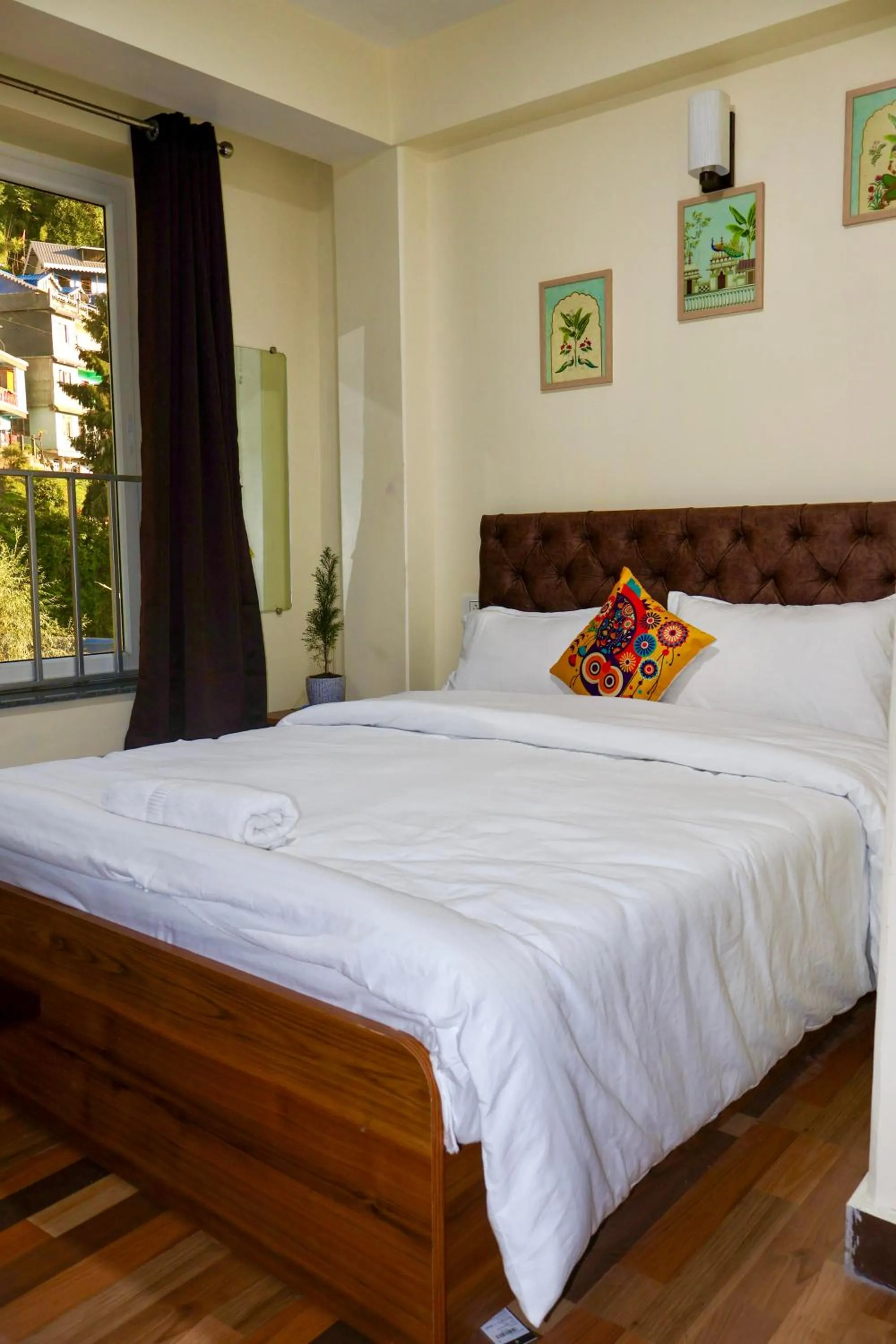 Bedroom, Bed in Darjeeling Hillside Inn