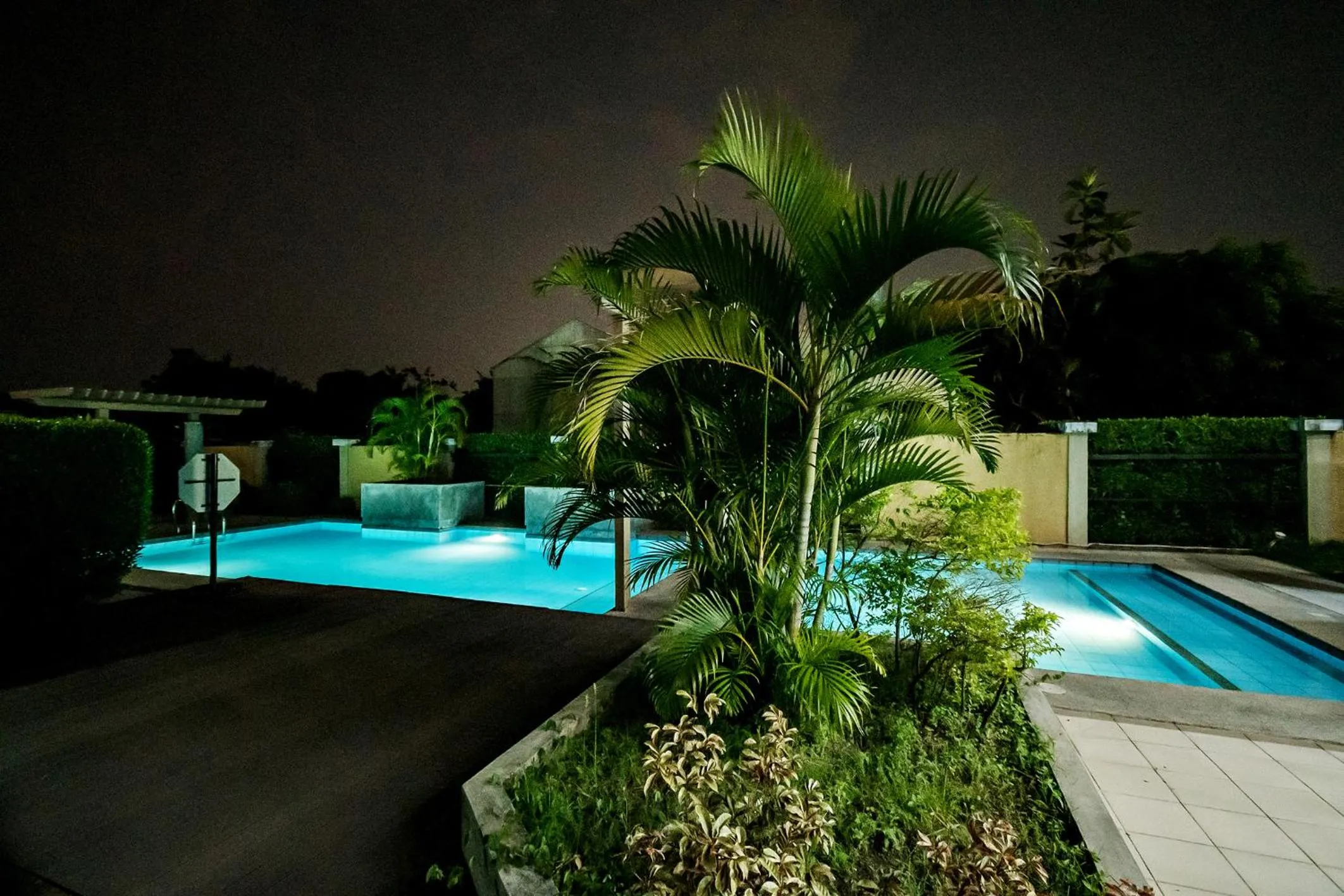 Swimming pool in Precious Florannjoe