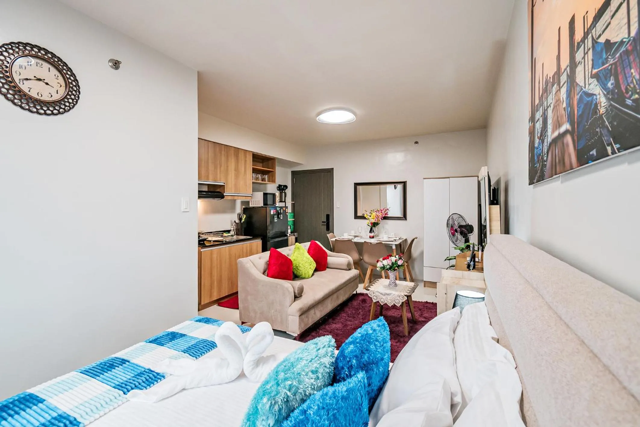 Living room, Bed in Precious Florannjoe