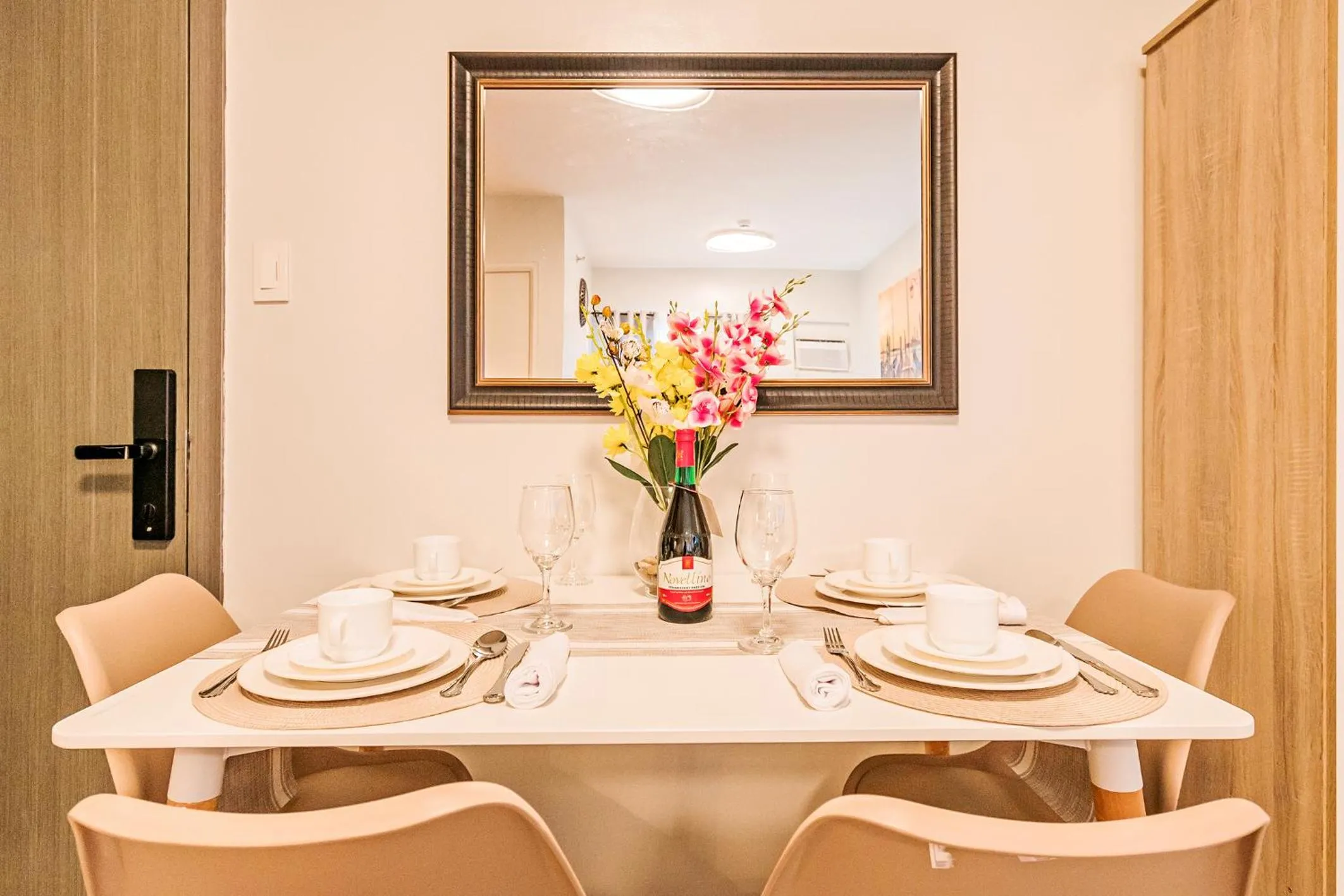 Dining area in Precious Florannjoe