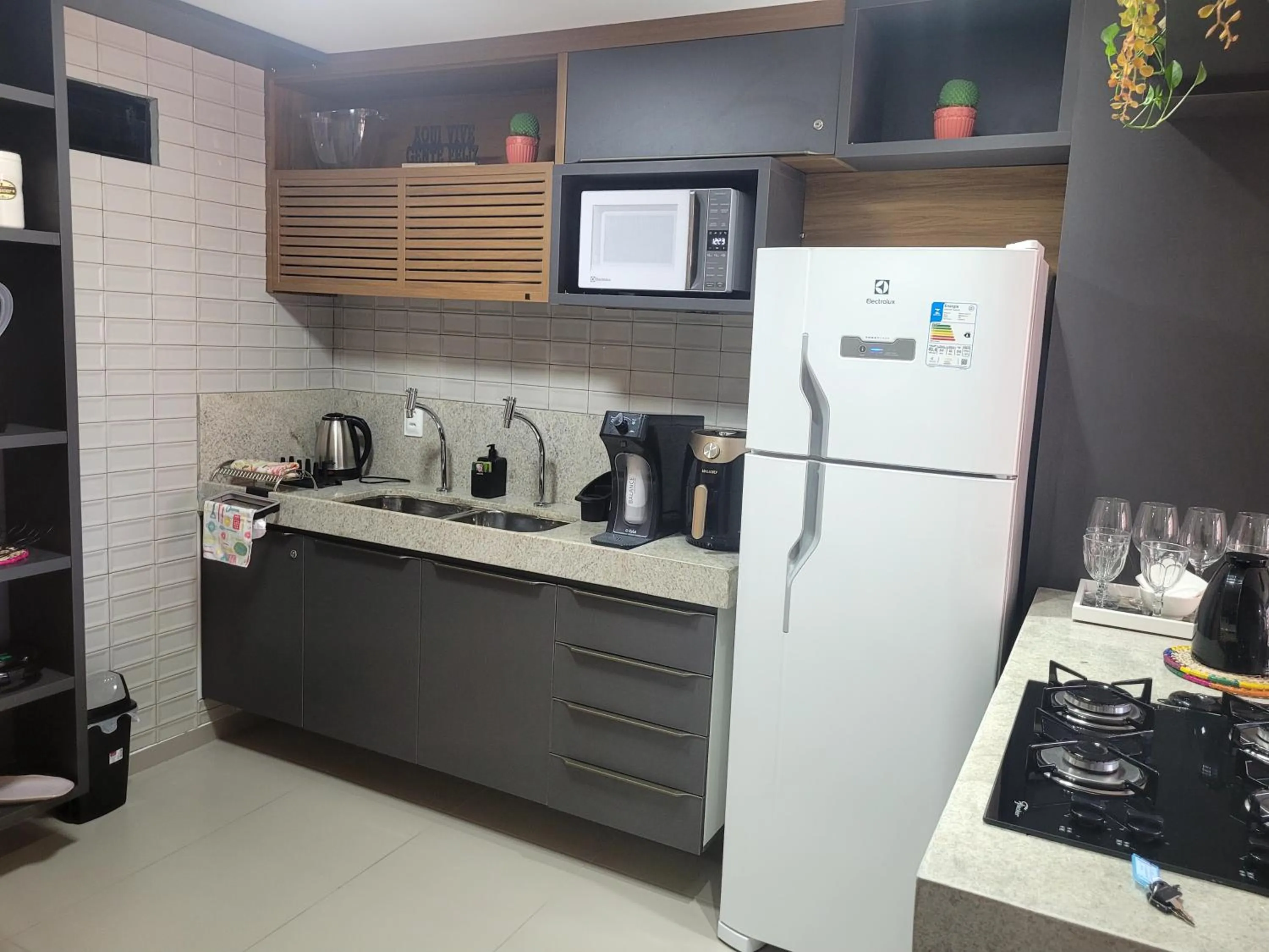 Flat com dois quartos na praia do Cabo Branco - climatizado e completo