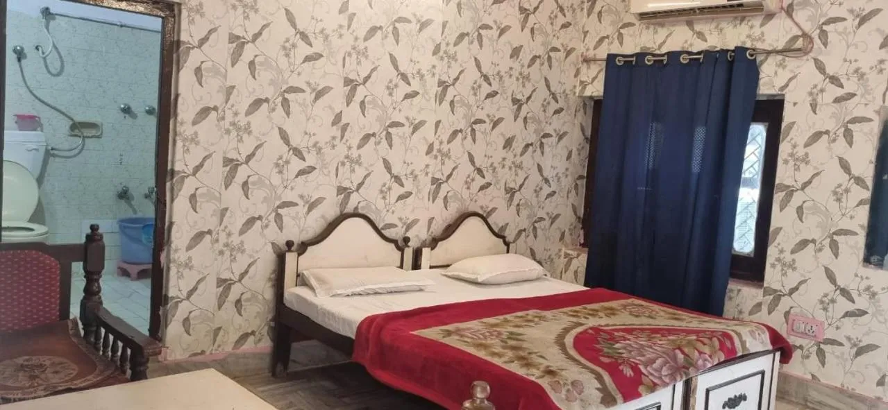 Balcony/Terrace, Bed in Hotel oasis