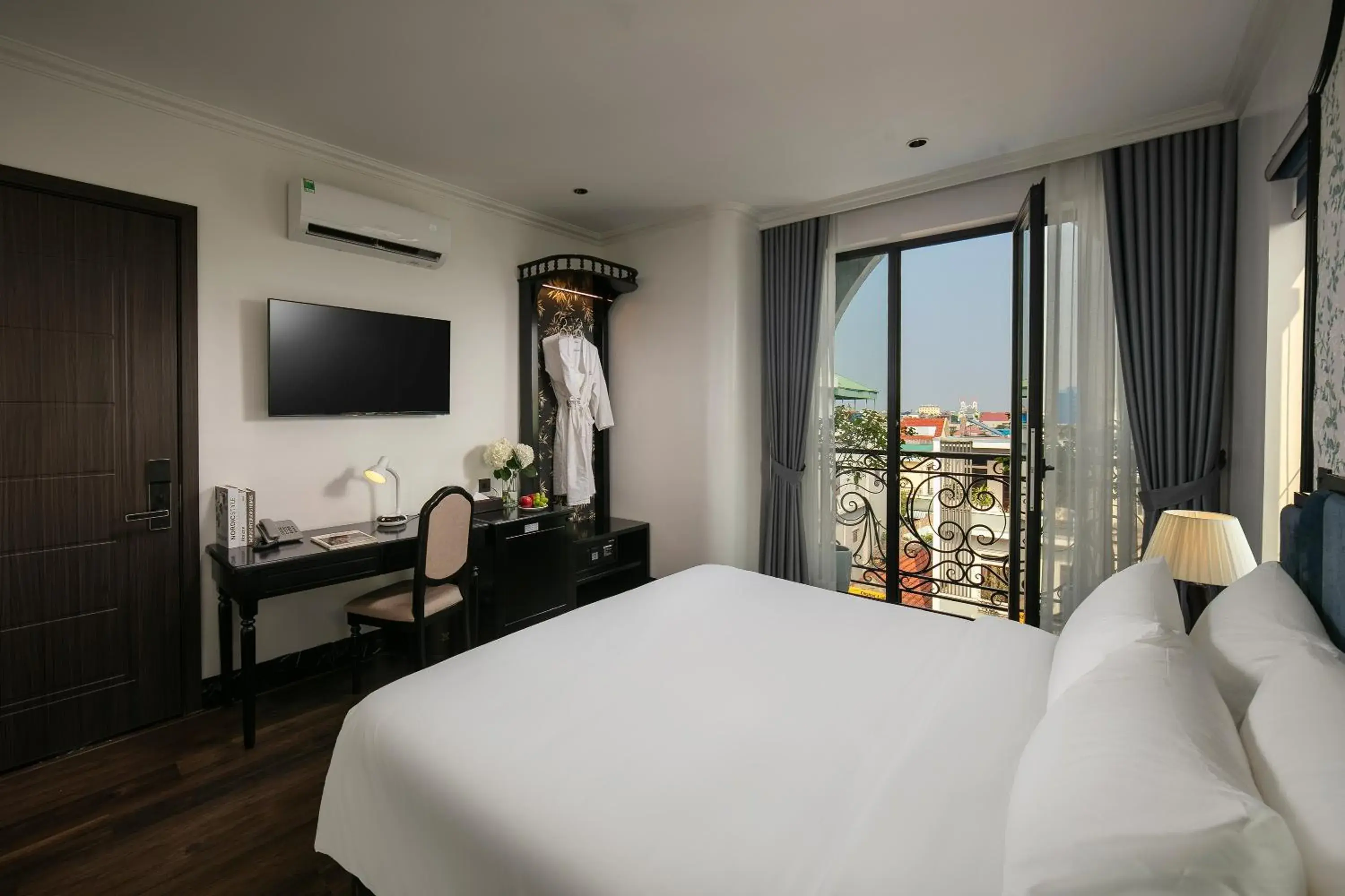 View (from property/room), Bed in Phat Diem Plaza Hotel View (from property/room), Bed in Phat Diem Plaza Hotel