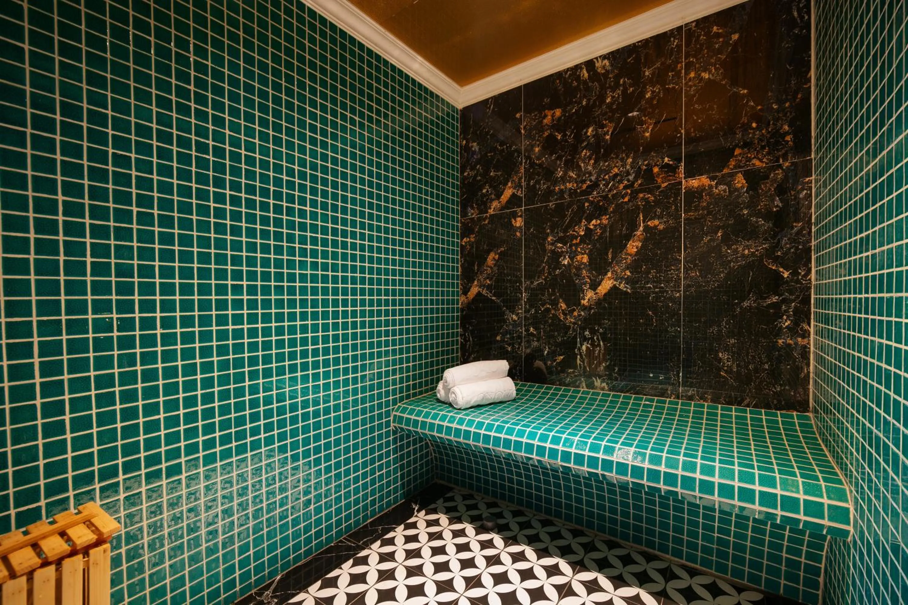 Steam room in Phat Diem Plaza Hotel