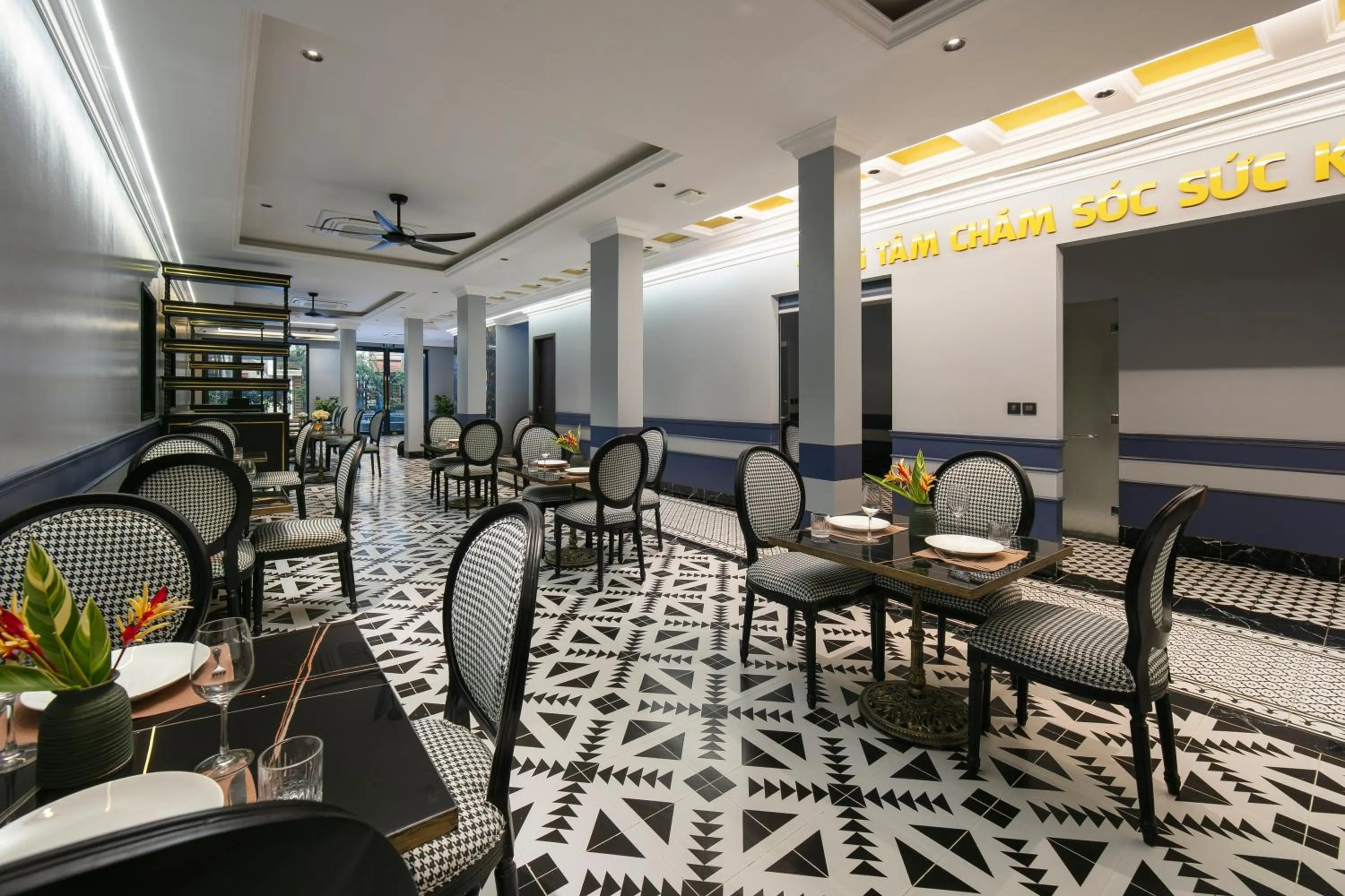 Restaurant/places to eat in Phat Diem Plaza Hotel