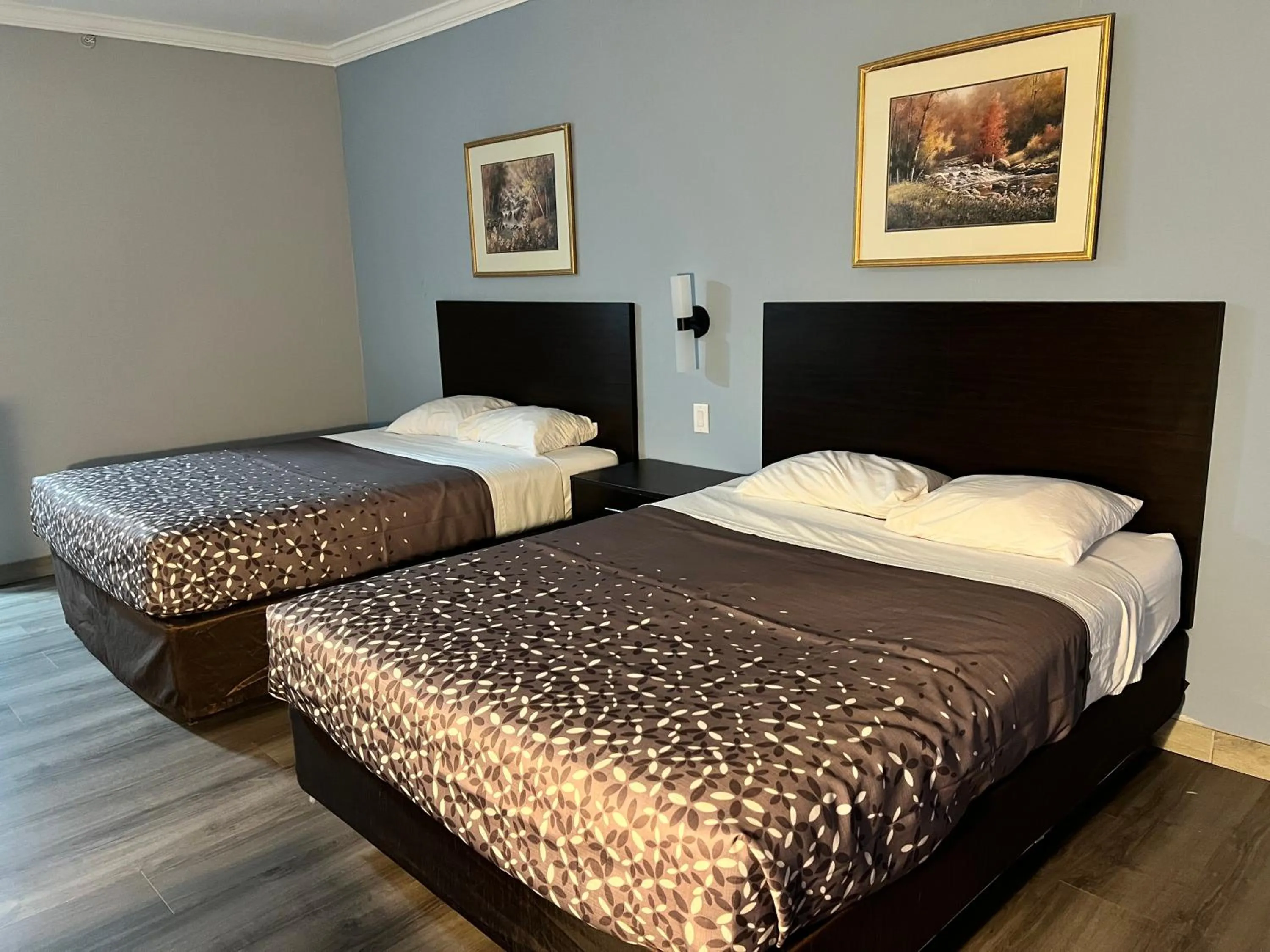 Bed in Tahlequah Inn