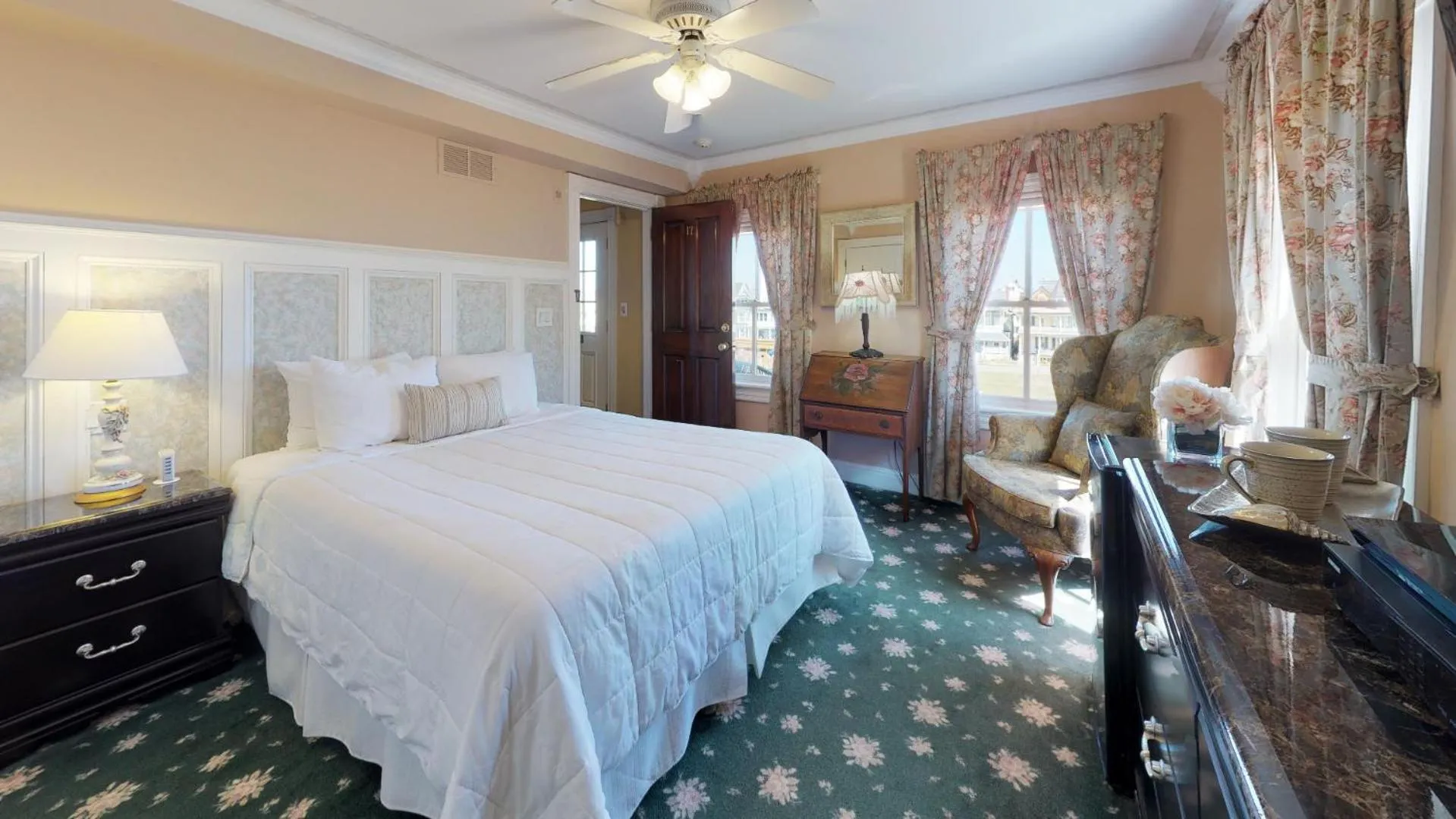 Bed in The Ocean Plaza Hotel