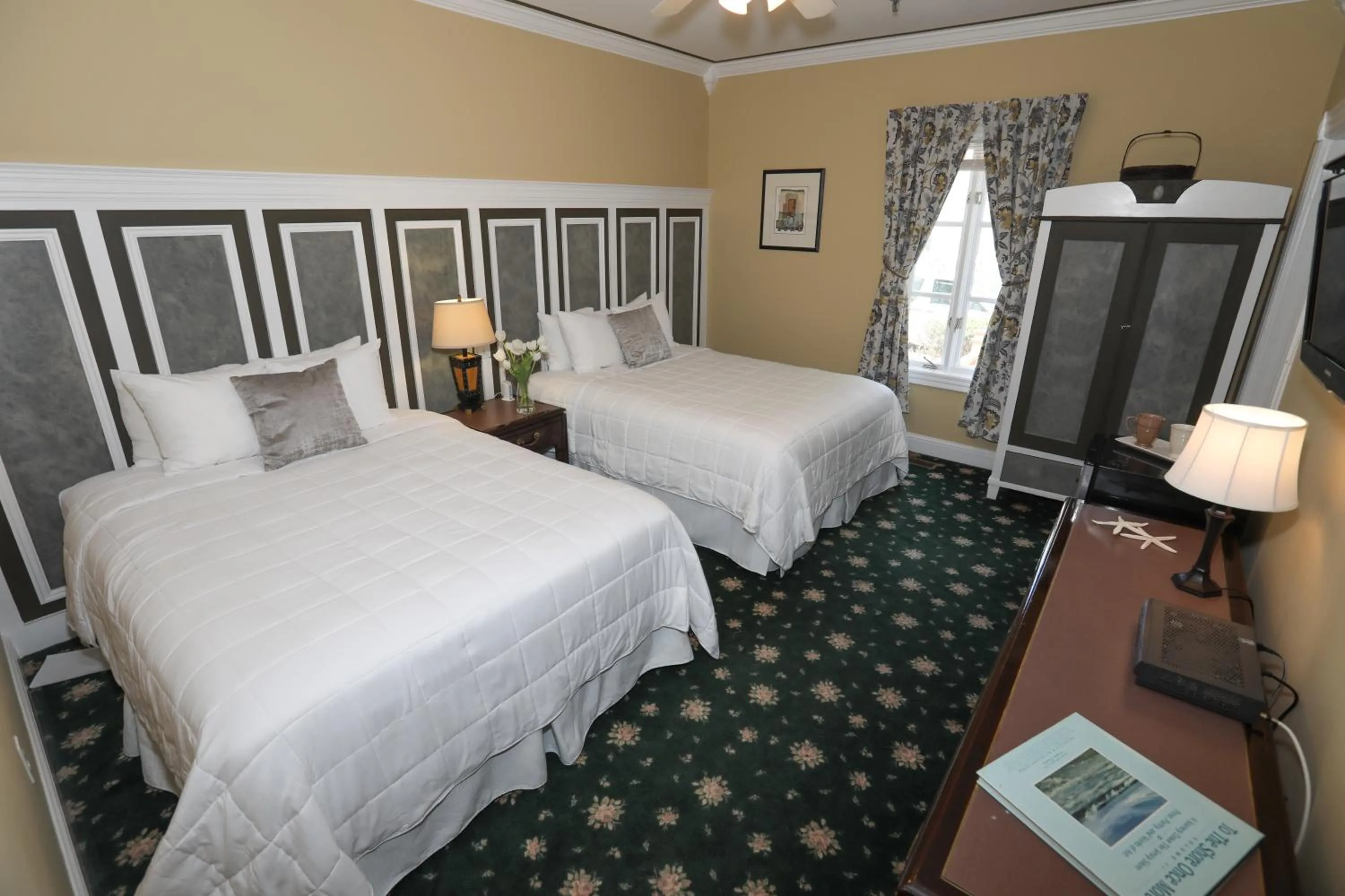 Bed in The Ocean Plaza Hotel