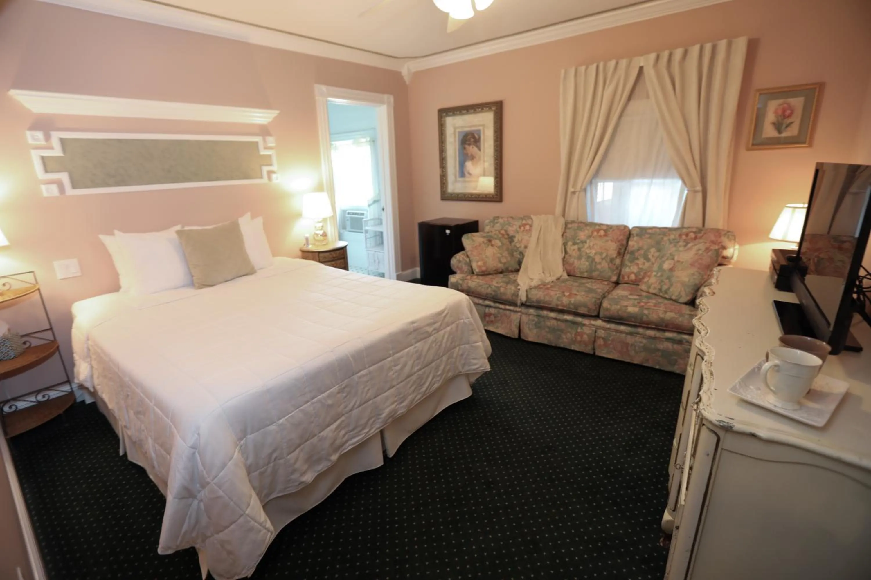 Bed in The Ocean Plaza Hotel