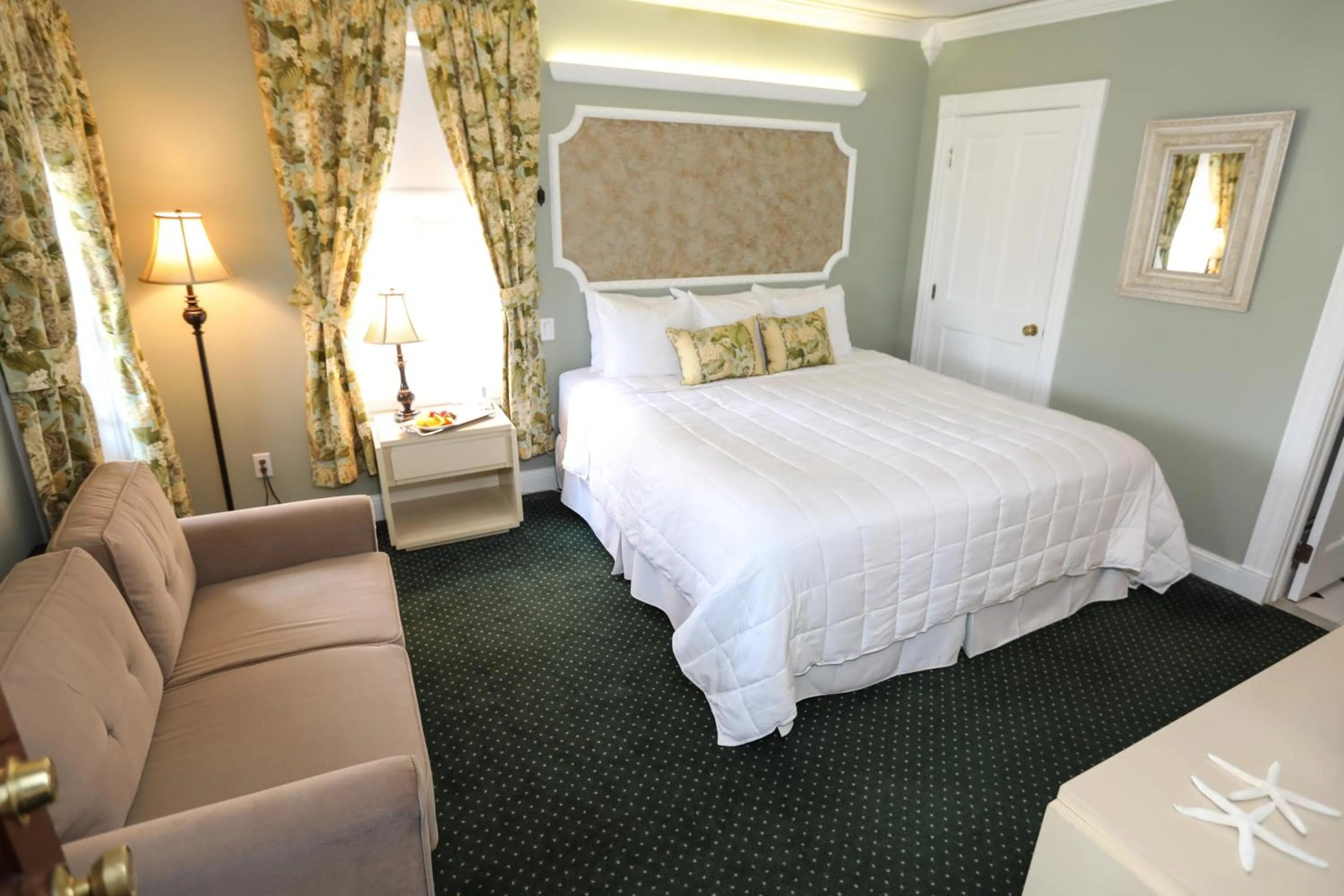 Bed in The Ocean Plaza Hotel