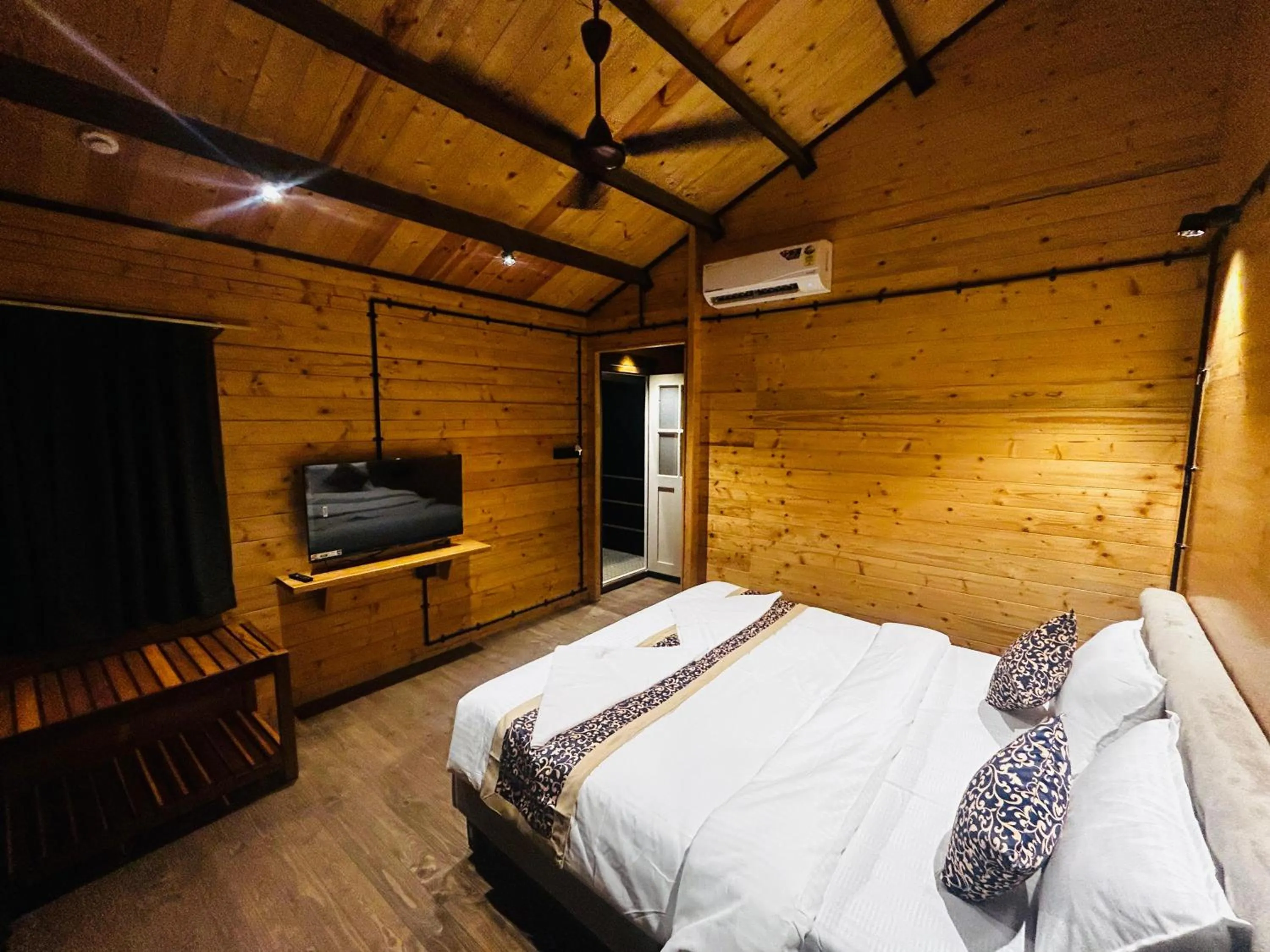 Bedroom, Bed in Seclude Eco Cottages