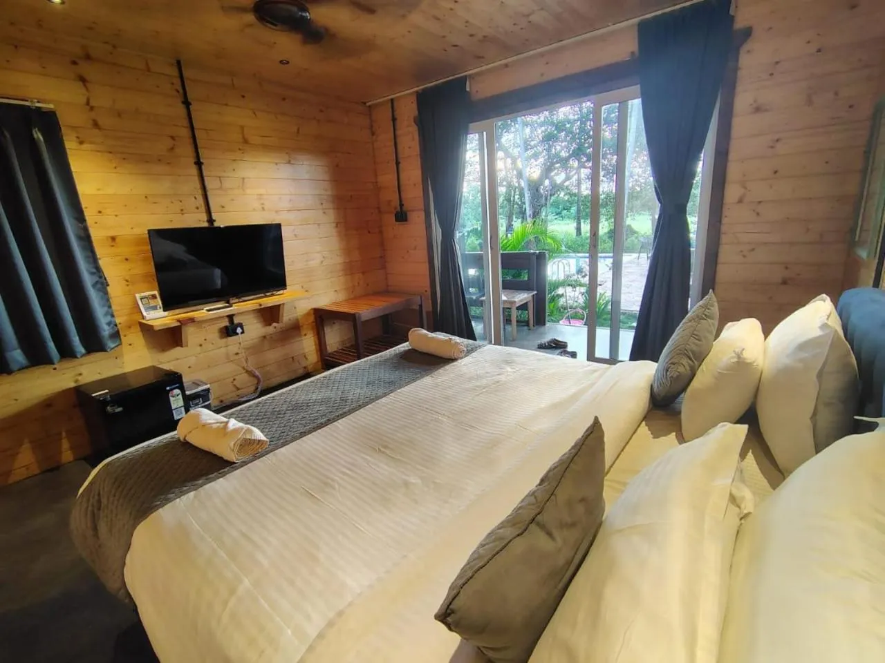 Bedroom, Bed in Seclude Eco Cottages