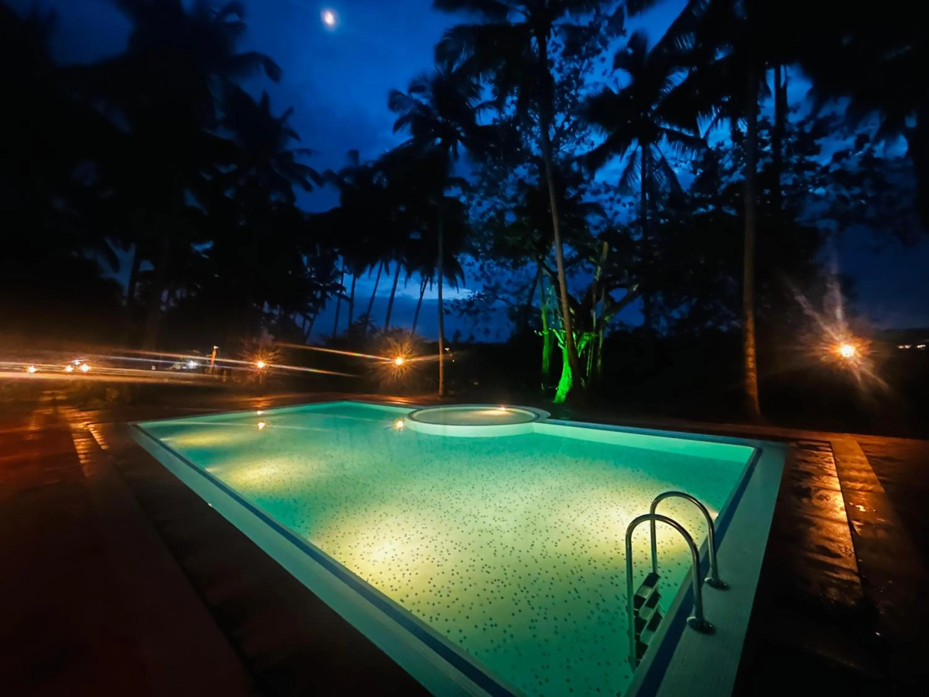 Night in Seclude Eco Cottages