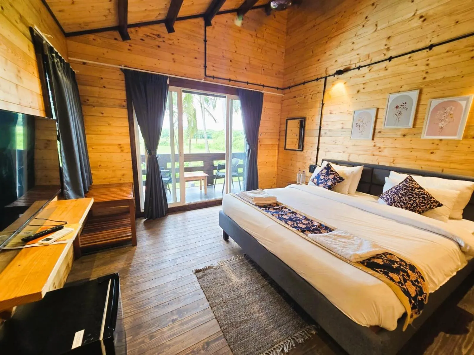 Bedroom, Bed in Seclude Eco Cottages