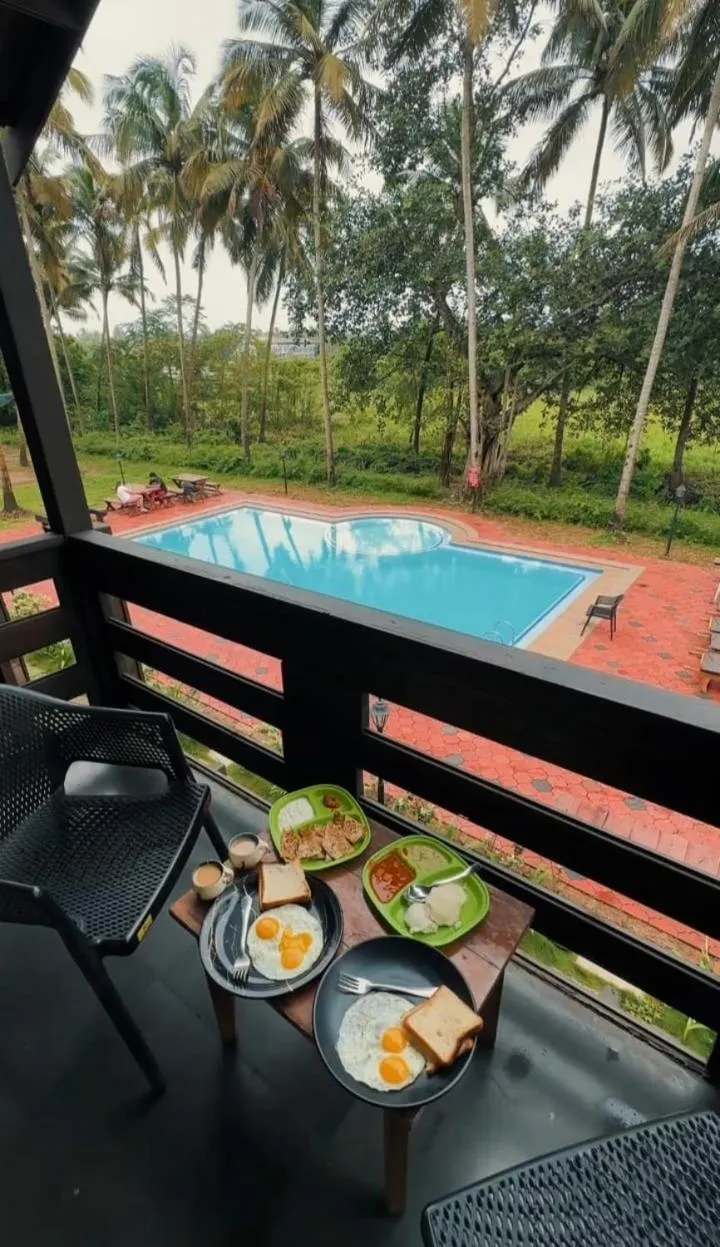 Breakfast in Seclude Eco Cottages