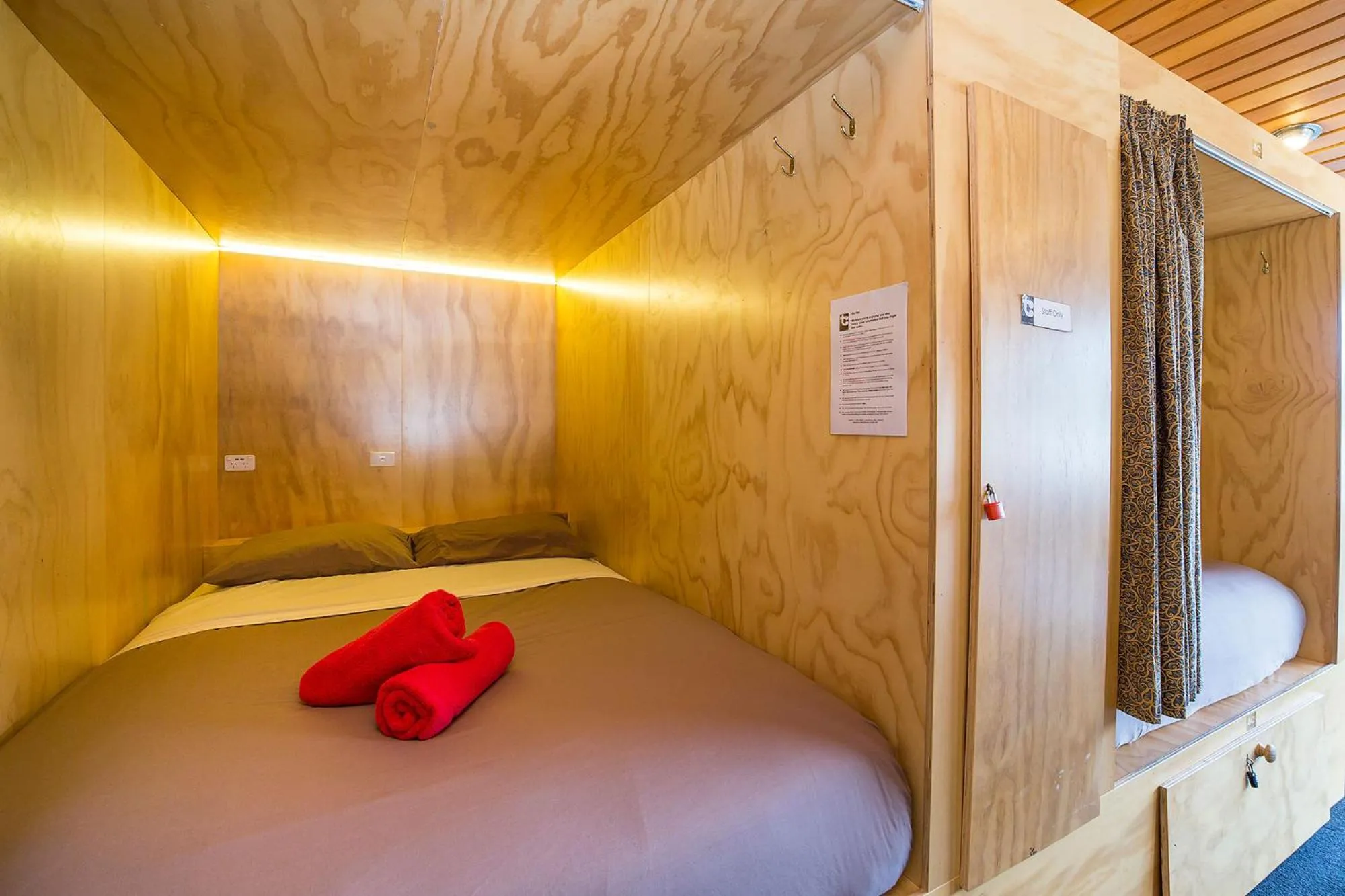 Bedroom, Bed in Tahuna Pod Hostel