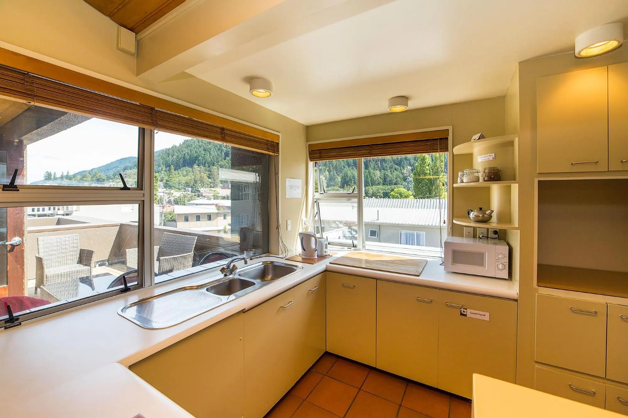 Communal kitchen in Tahuna Pod Hostel