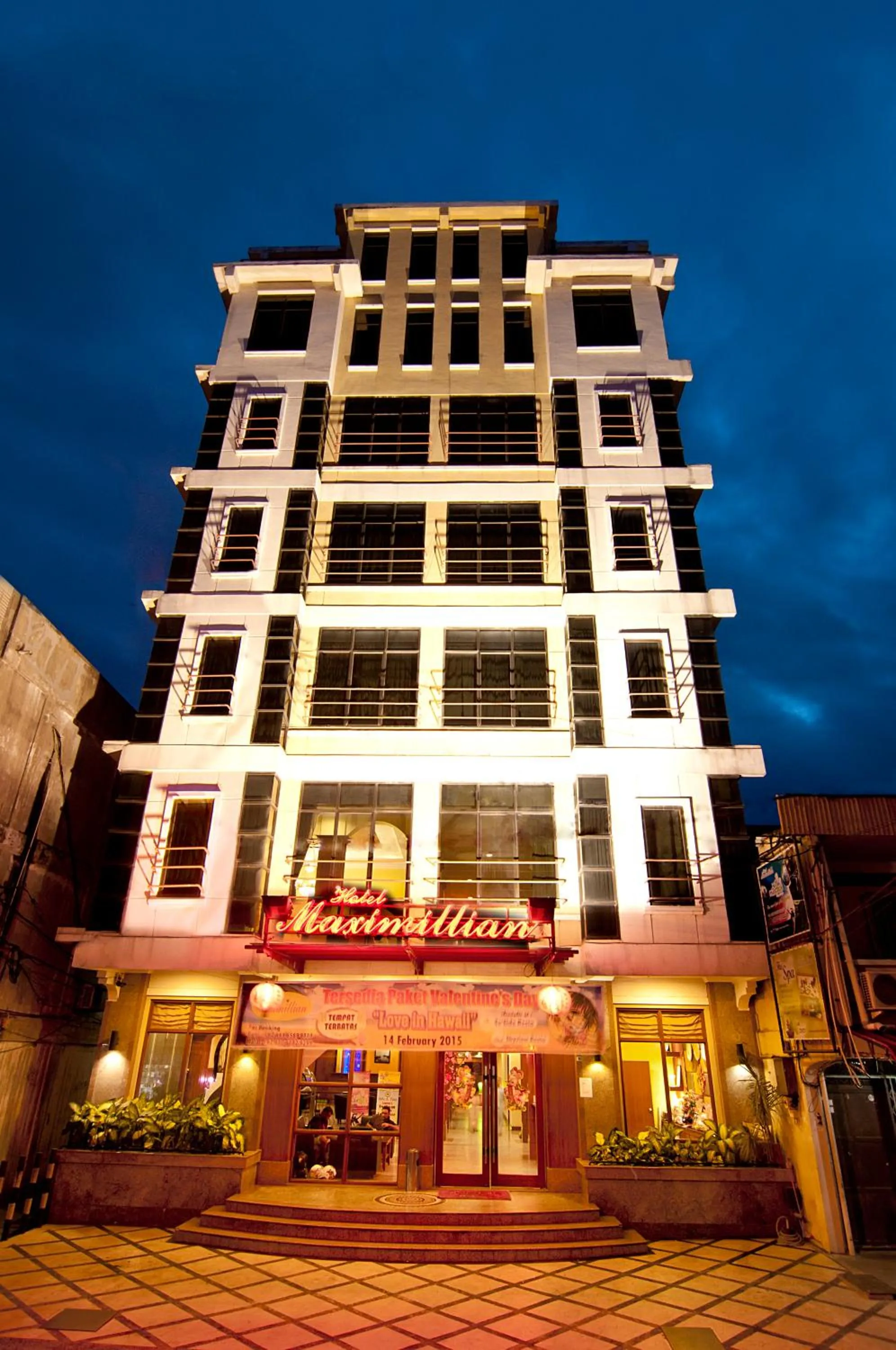 Property building in Hotel Maximillian