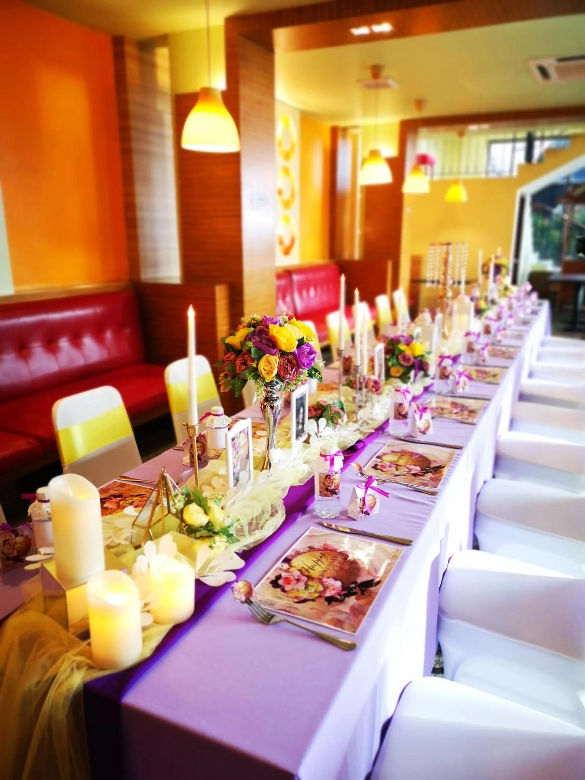 Restaurant/places to eat in Hotel Maximillian